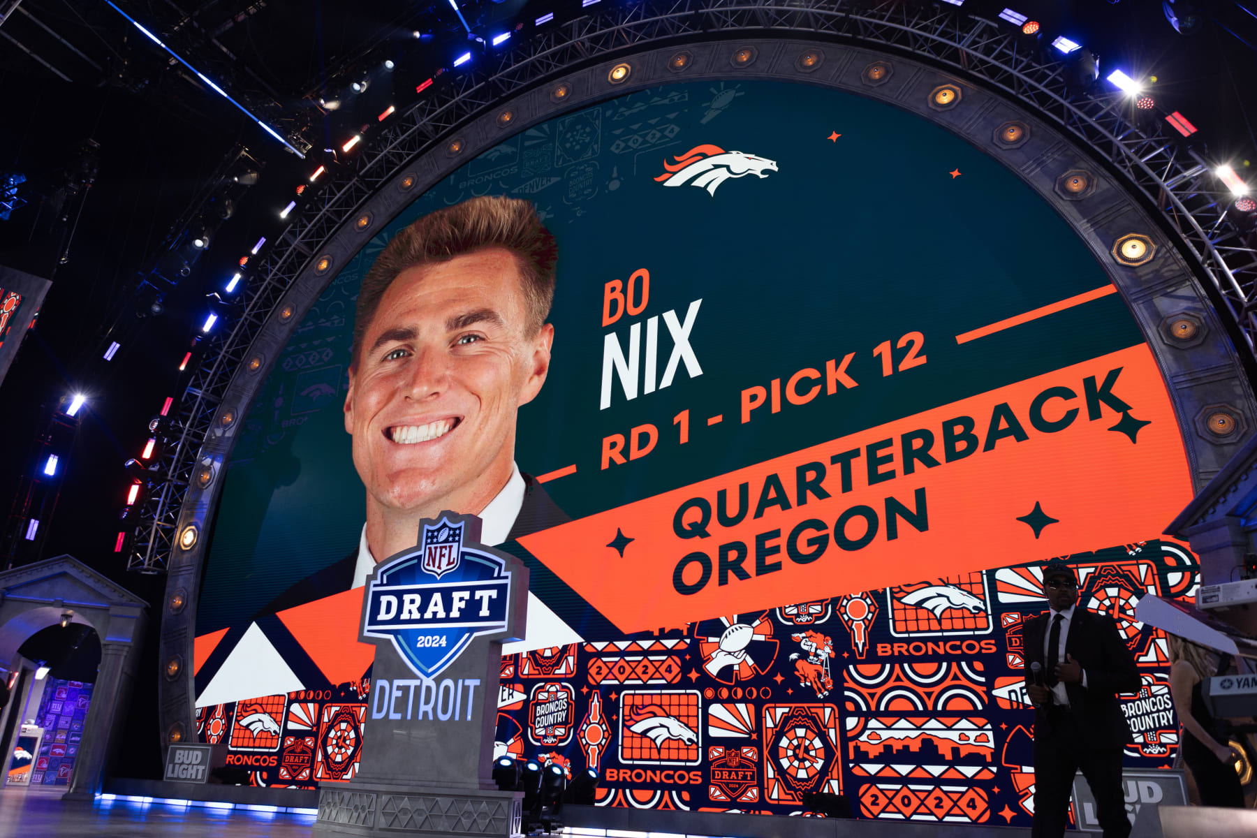 DETROIT, MI - APRIL 25: The Denver Broncos pick Oregon QB Bo Nix with the twelfth overall pick during Day 1 of the NFL Draft on April 25, 2024 at Campus Martius Park and Hart Plaza in Detroit, MI. (Photo by John Smolek/Icon Sportswire via Getty Images)