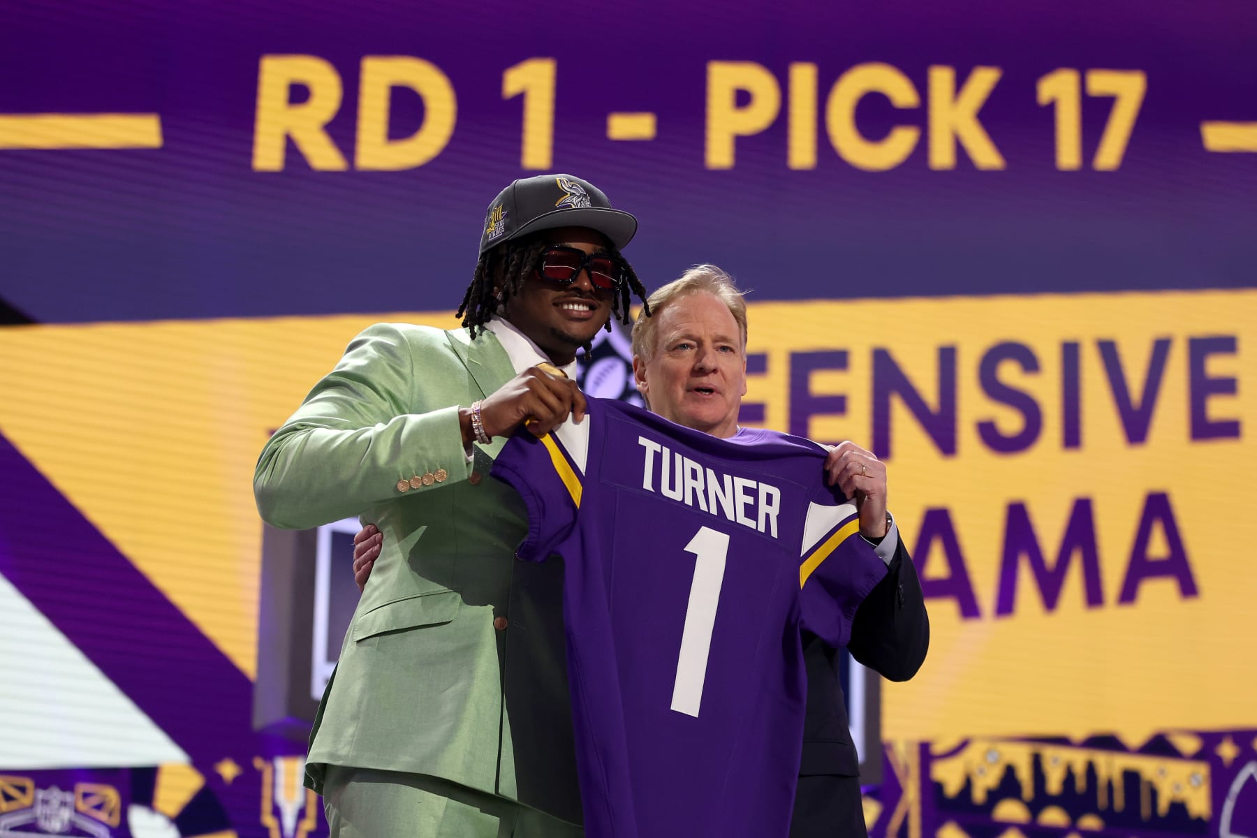Vikings edge-rusher Dallas Turner