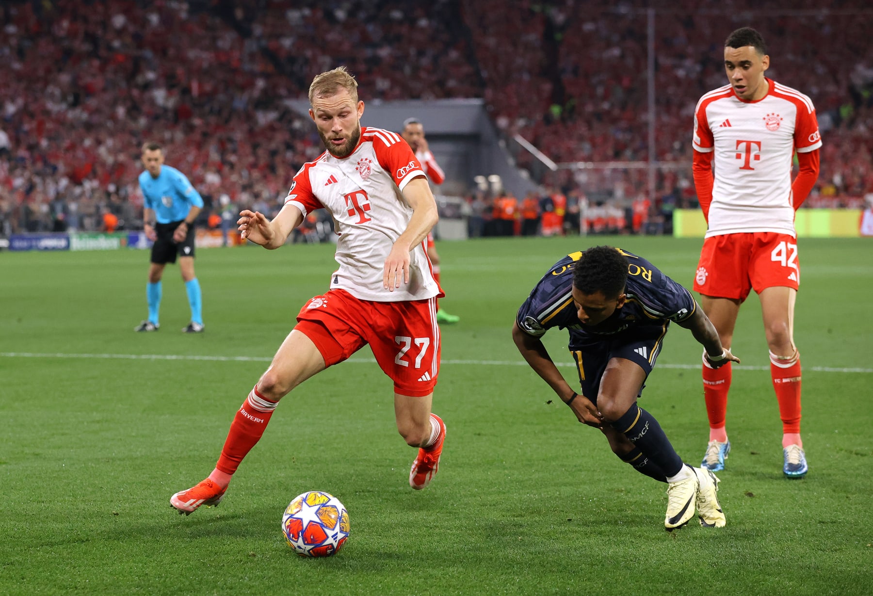 MUNICH, GERMANY - APRIL 30: Konrad Laimer of FC Bayern München challenges Rodrygoof Real Madrid during the UEFA Champions League semi-final first leg match between FC Bayern München and Real Madrid at Allianz Arena on April 30, 2024 in Munich, Germany. (Photo by James Gill - Danehouse/Getty Images)