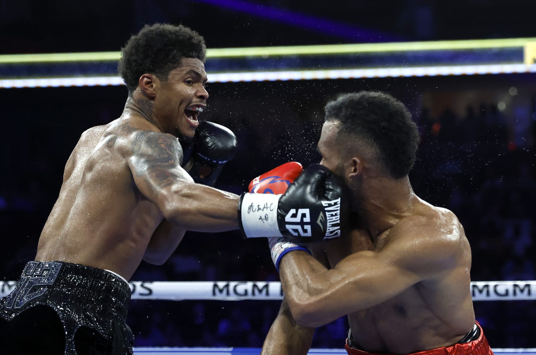LAS VEGAS, NEVADA - NOVEMBER 16: Shakur Stevenson (L) punches Edwin De Los Santos during a fight for a vacant WBC lightweight title on November 16, 2023 in Las Vegas, Nevada. Stevenson won the vacant title by unanimous decision. (Photo by Steve Marcus/Getty Images)