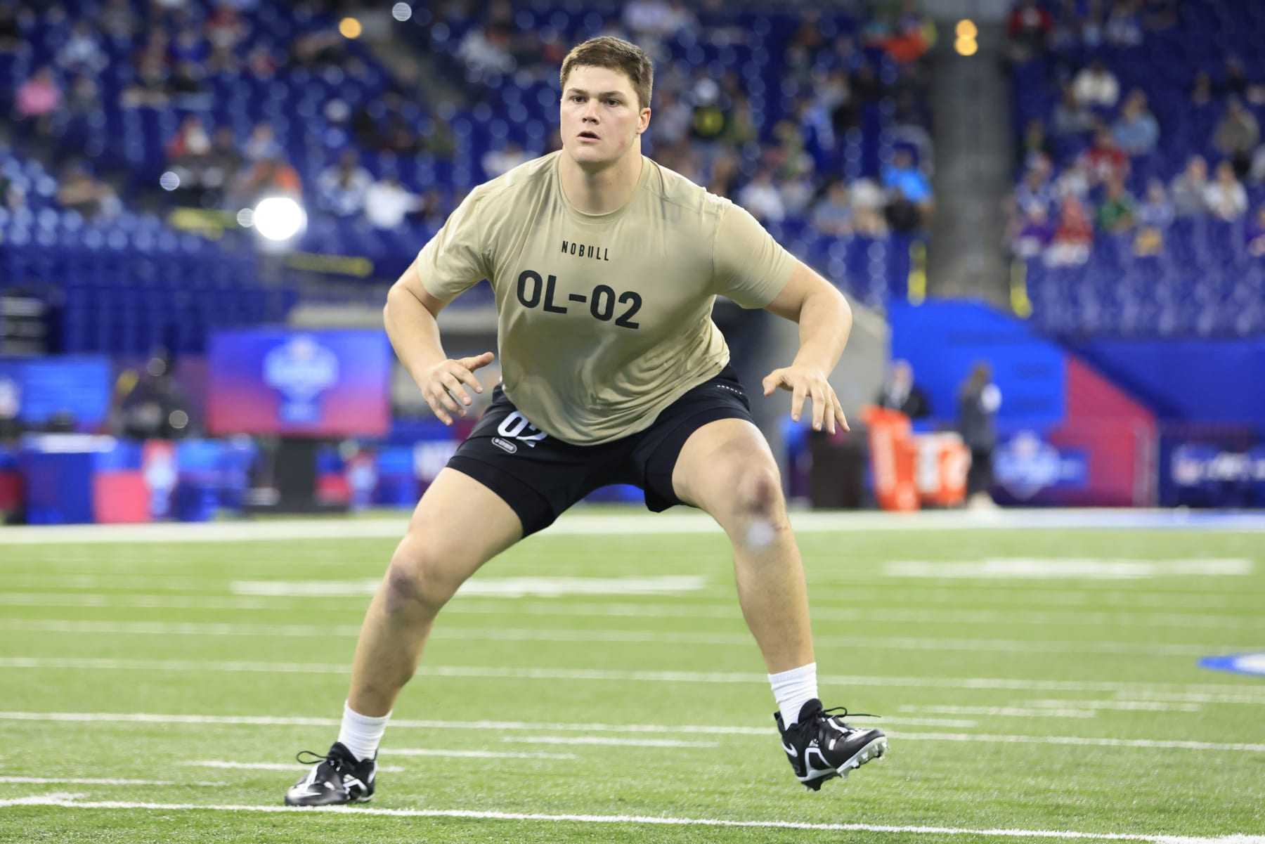 INDIANAPOLIS, INDIANA - MARCH 03: Joe Alt #OL02 of the Notre Dame participates in a drill during the NFL Combine at Lucas Oil Stadium on March 03, 2024 in Indianapolis, Indiana. (Photo by Justin Casterline/Getty Images)