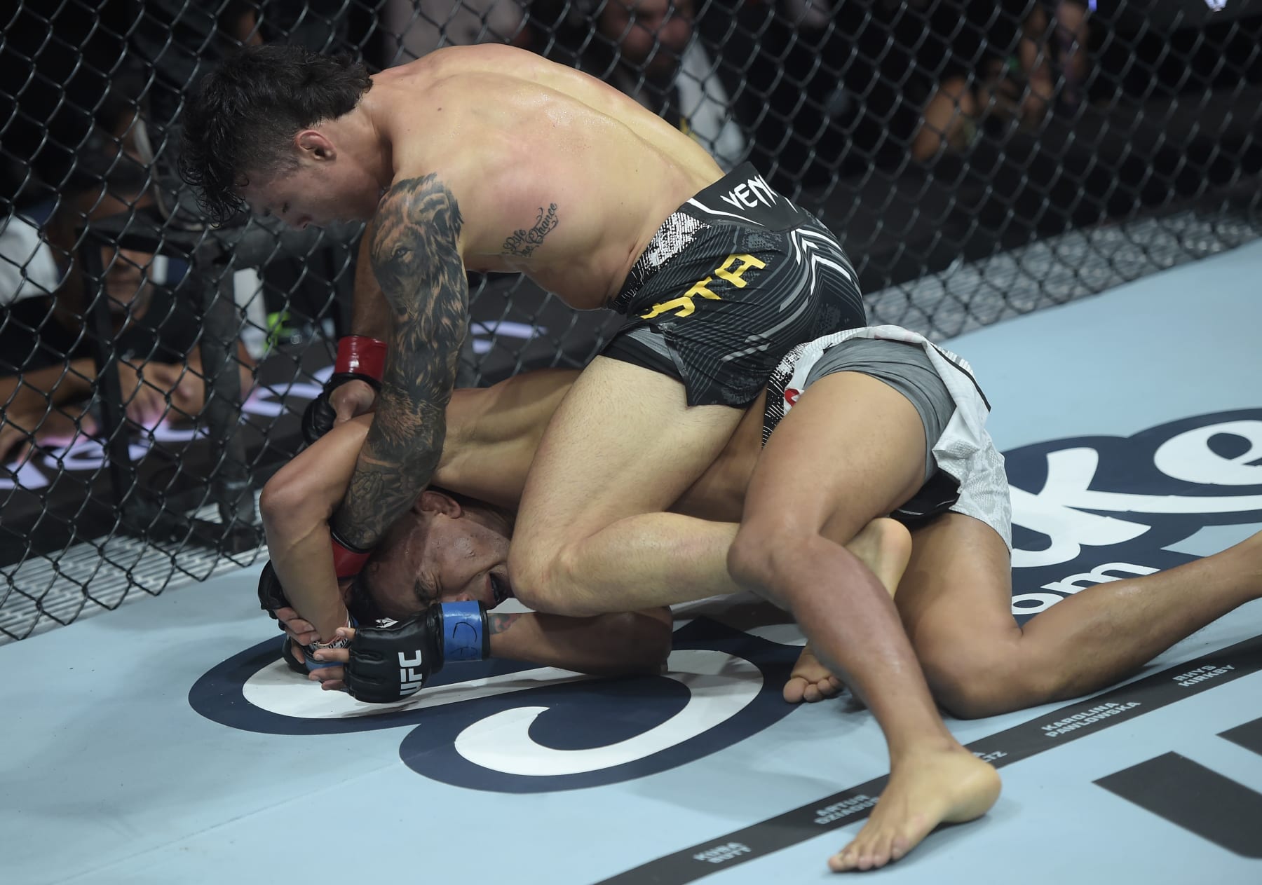 RIO DE JANEIRO, BRAZIL - MAY 04: (R-L) Alessandro Costa of Brazil punches Kevin Borjas of Peru in a flyweight bout during the UFC 301 event at Farmasi Arena on May 04, 2024 in Rio de Janeiro, Brazil. (Photo by Alexandre Loureiro/Zuffa LLC via Getty Images)