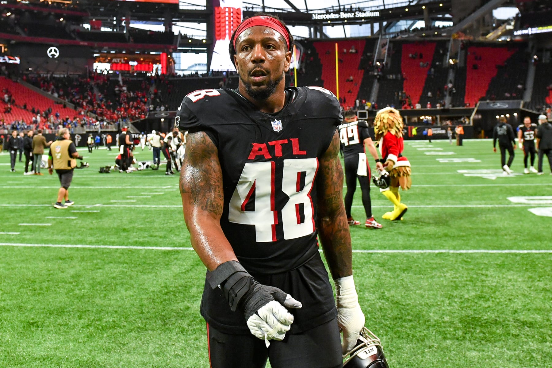 ATLANTA, GA DECEMBER 24: Atlanta linebacker Bud Dupree (48) reacts following the conclusion of the NFL game between the Indianapolis Colts and the Atlanta Falcons on December 24th, 2023 at Mercedes-Benz Stadium in Atlanta, GA. (Photo by Rich von Biberstein/Icon Sportswire via Getty Images)