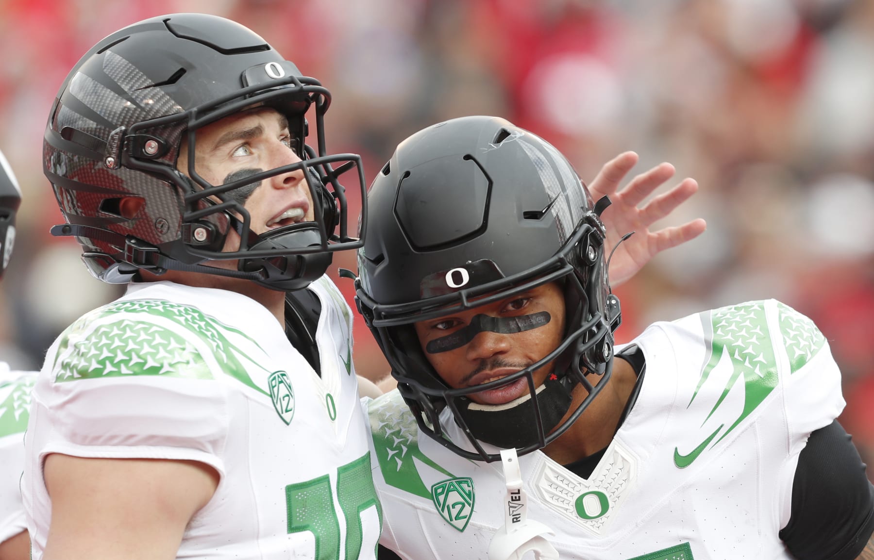 SALT LAKE CITY, UT - OCTOBER 28: Bo Nix #10 of the Oregon Ducks congratulates Troy Franklin #11 after he caught a touchdown pass during the first half of their game against the Utah Utes at Rice Eccles Stadium on October 28, 2023 in Salt Lake City, Utah. (Photo by Chris Gardner/Getty Images)