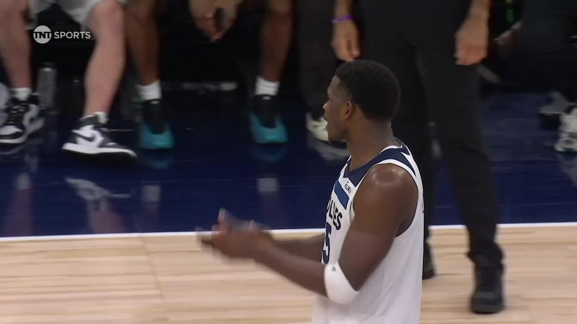 Warriors' Stephen Curry Wins 202324 NBA Clutch Player of the Year over