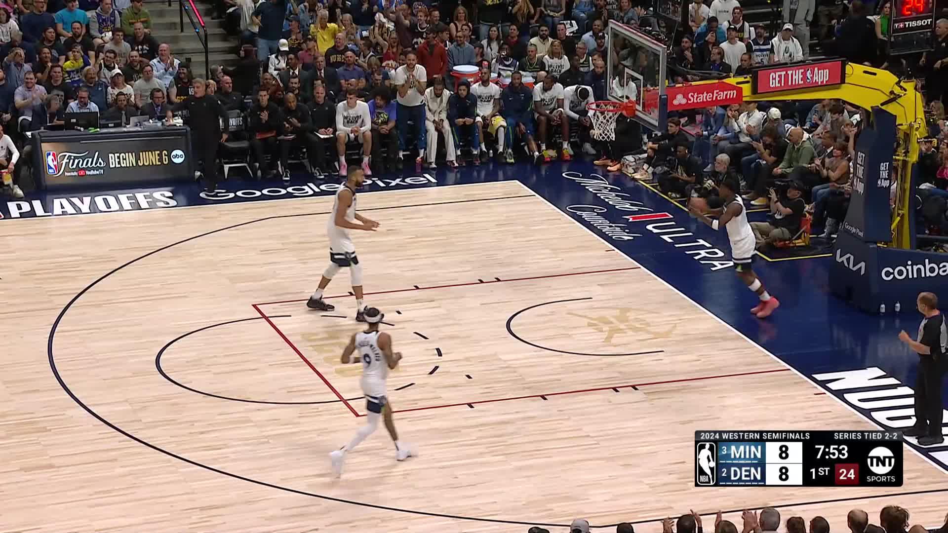 Jokic Puts the Moves on Rudy 🕺