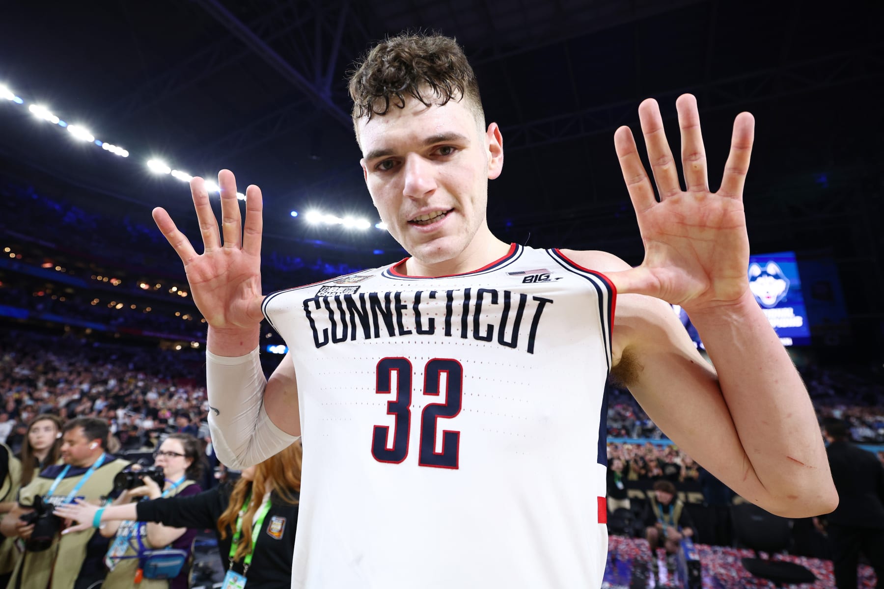 GLENDALE, ARIZONA - APRIL 08: Donovan Clingan #32 of the Connecticut Huskies celebrates after defeating the Purdue Boilermakers in the NCAA Men's Basketball Tournament National Championship game at State Farm Stadium on April 08, 2024 in Glendale, Arizona. (Photo by Jamie Schwaberow/NCAA Photos via Getty Images)