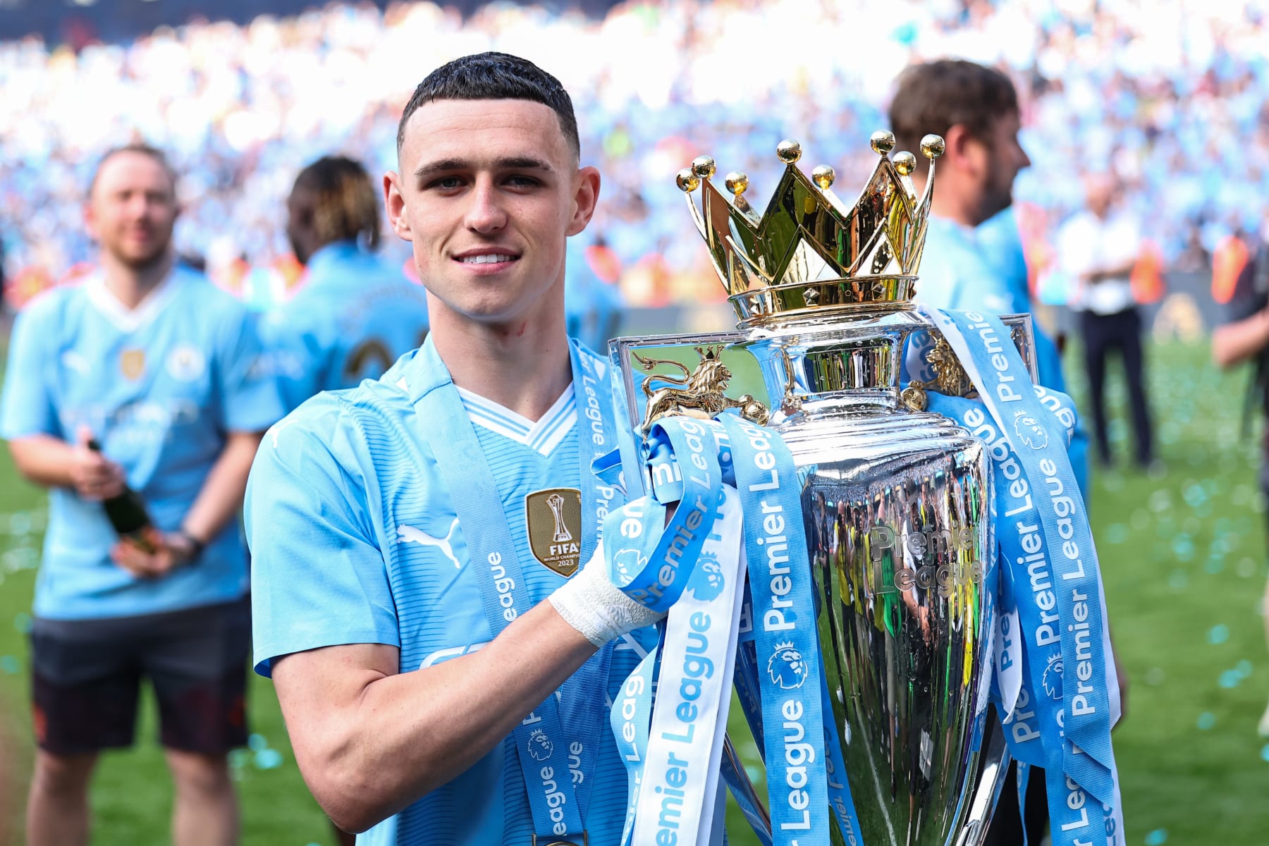 MANCHESTER, ENGLAND - MAY 19: Phil Foden of Manchester City with the Premier League trophy during the Premier League match between Manchester City and West Ham United at Etihad Stadium on May 19, 2024 in Manchester, England.(Photo by Robbie Jay Barratt - AMA/Getty Images)