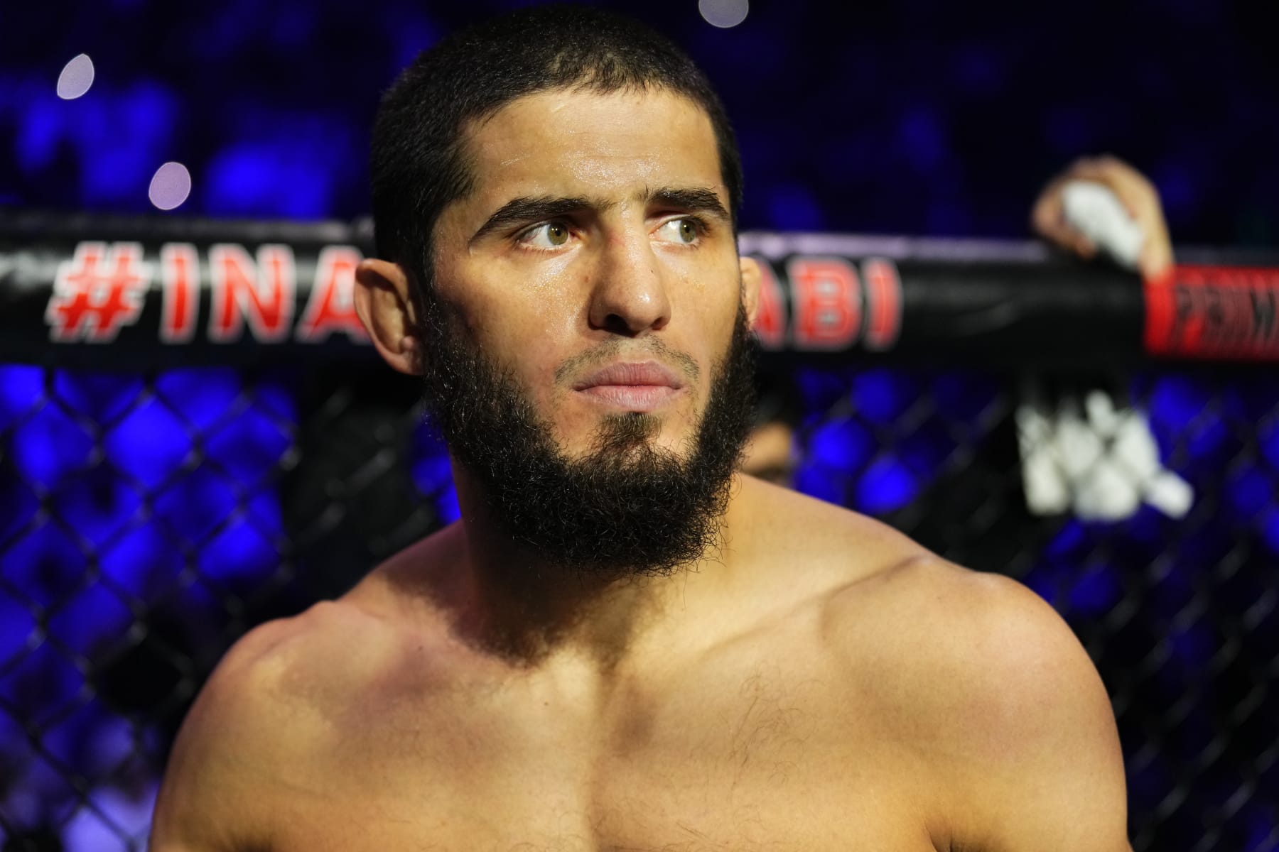 Islam Makhachev prepares to face Alexander Volkanovski