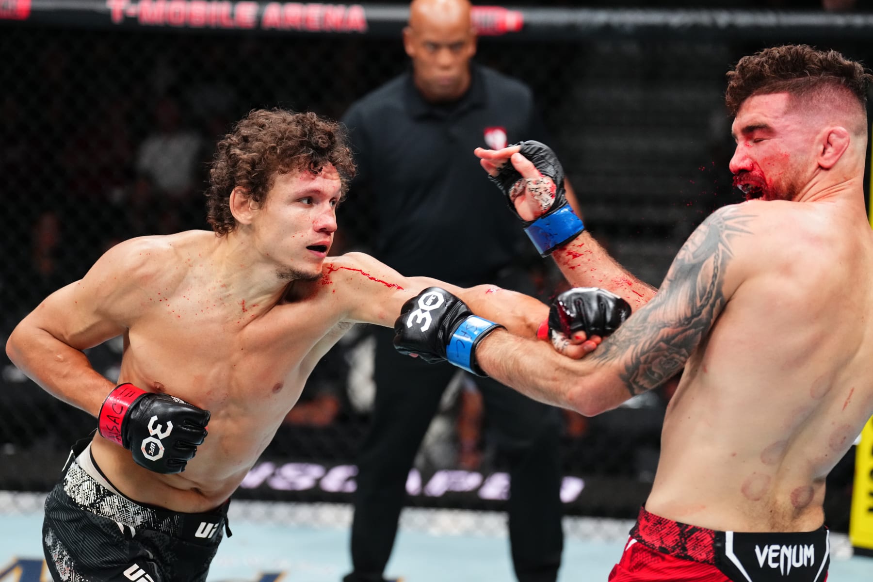 Roman Kopylov punches Josh Fremd