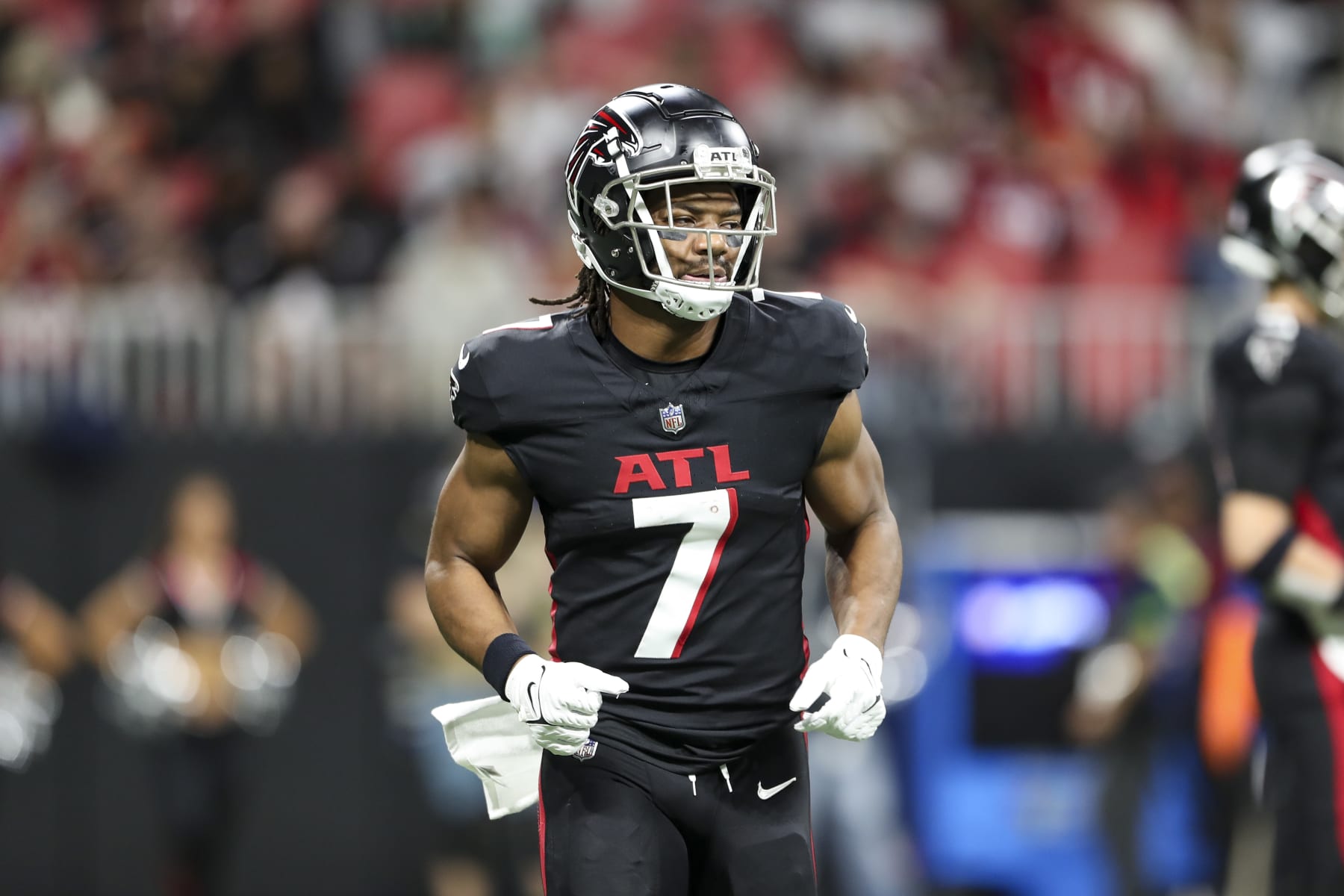 ATLANTA, GEORGIA - DECEMBER 10: Bijan Robinson #7 of the Atlanta Falcons lines up for a snap during an NFL football game against the Tampa Bay Buccaneers at Mercedes-Benz Stadium on December 10, 2023 in Atlanta, Georgia. (Photo by Kara Durrette/Getty Images)