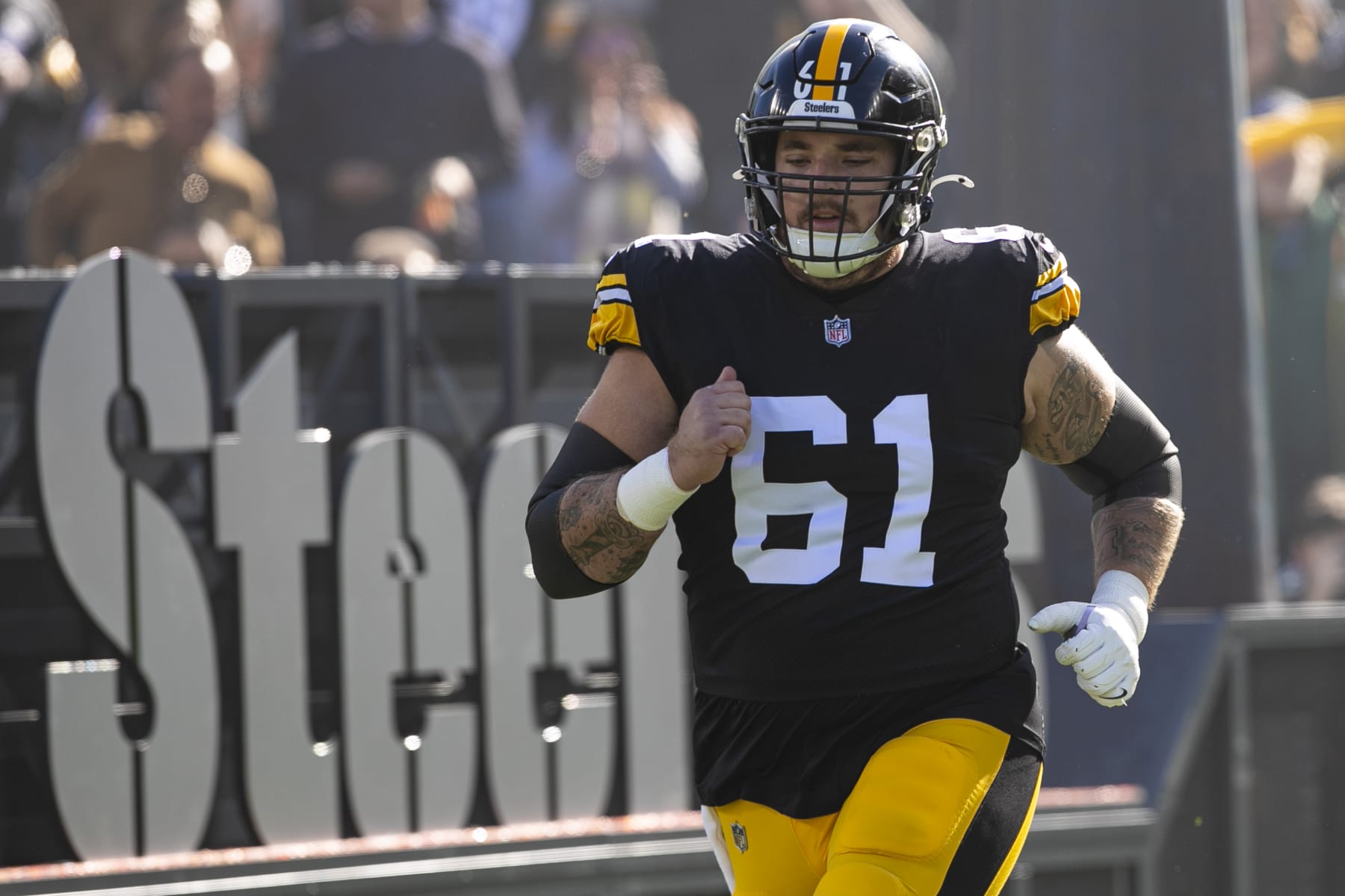 PITTSBURGH, PA - NOVEMBER 12: Pittsburgh Steelers center Mason Cole (61) looks on during the regular season NFL football game between the Green Bay Packers and Pittsburgh Steelers on November 12, 2023 at Acrisure Stadium in Pittsburgh, PA. (Photo by Mark Alberti/Icon Sportswire via Getty Images)