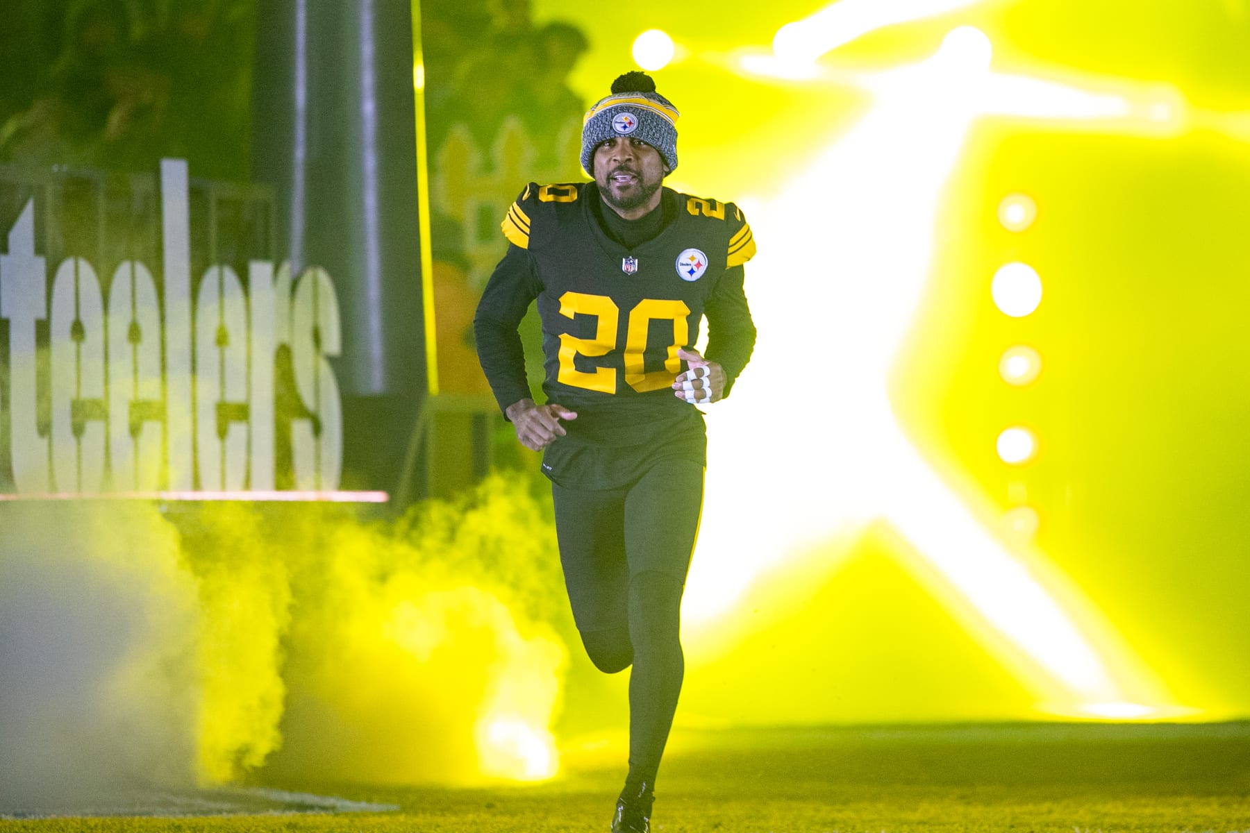 PITTSBURGH, PA - DECEMBER 07: Pittsburgh Steelers cornerback Patrick Peterson (20) runs onto the field during the regular season NFL football game between the New England Patriots and Pittsburgh Steelers on December 07, 2023 at Acrisure Stadium in Pittsburgh, PA. (Photo by Mark Alberti/Icon Sportswire via Getty Images)