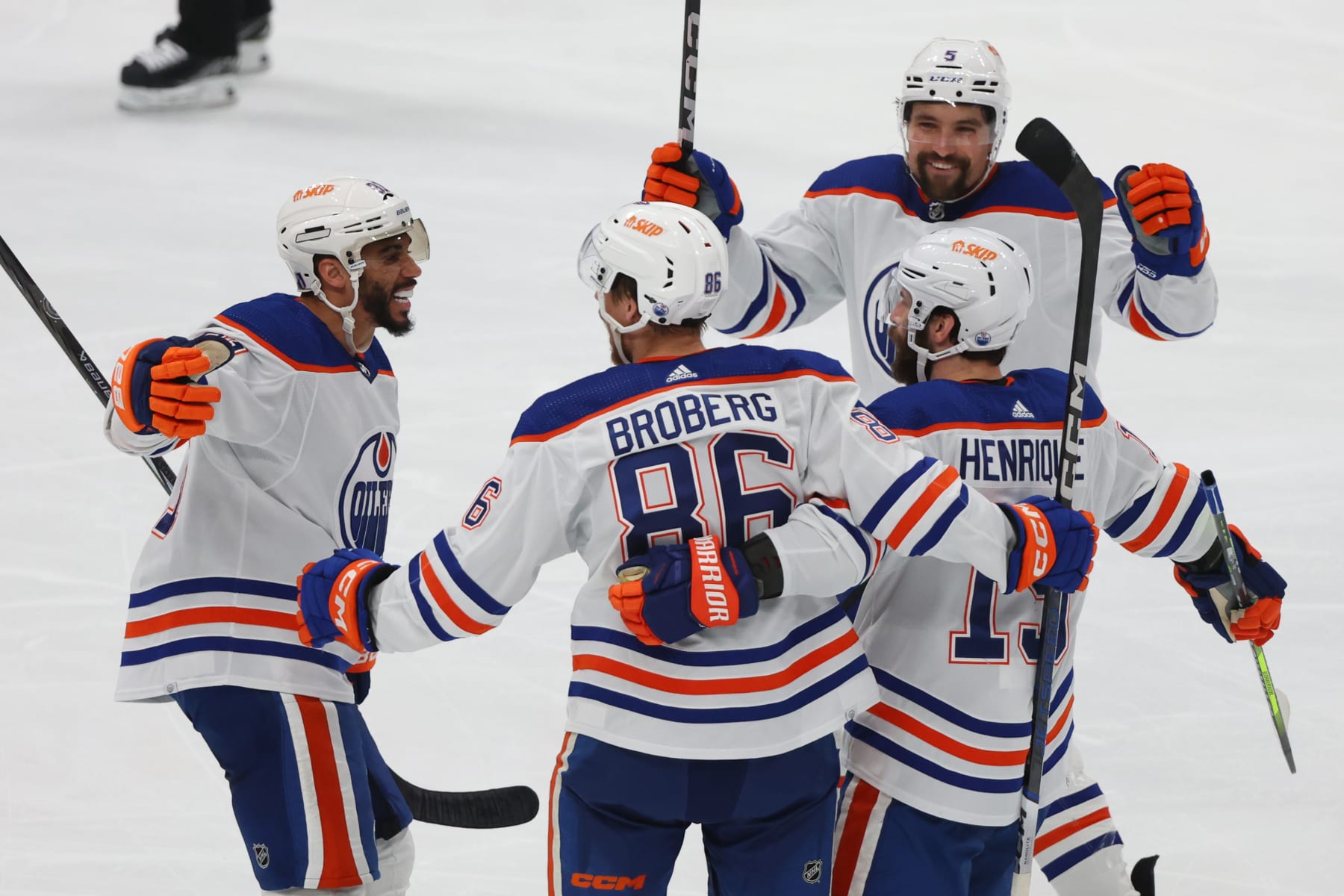 DALLAS, TEXAS - MAY 31: Philip Broberg #86 of the Edmonton Oilers celebrates with teammates after scoring a goal against the Dallas Stars during the second period in Game Five of the Western Conference Final of the 2024 Stanley Cup Playoffs at American Airlines Center on May 31, 2024 in Dallas, Texas. (Photo by Richard Rodriguez/Getty Images)