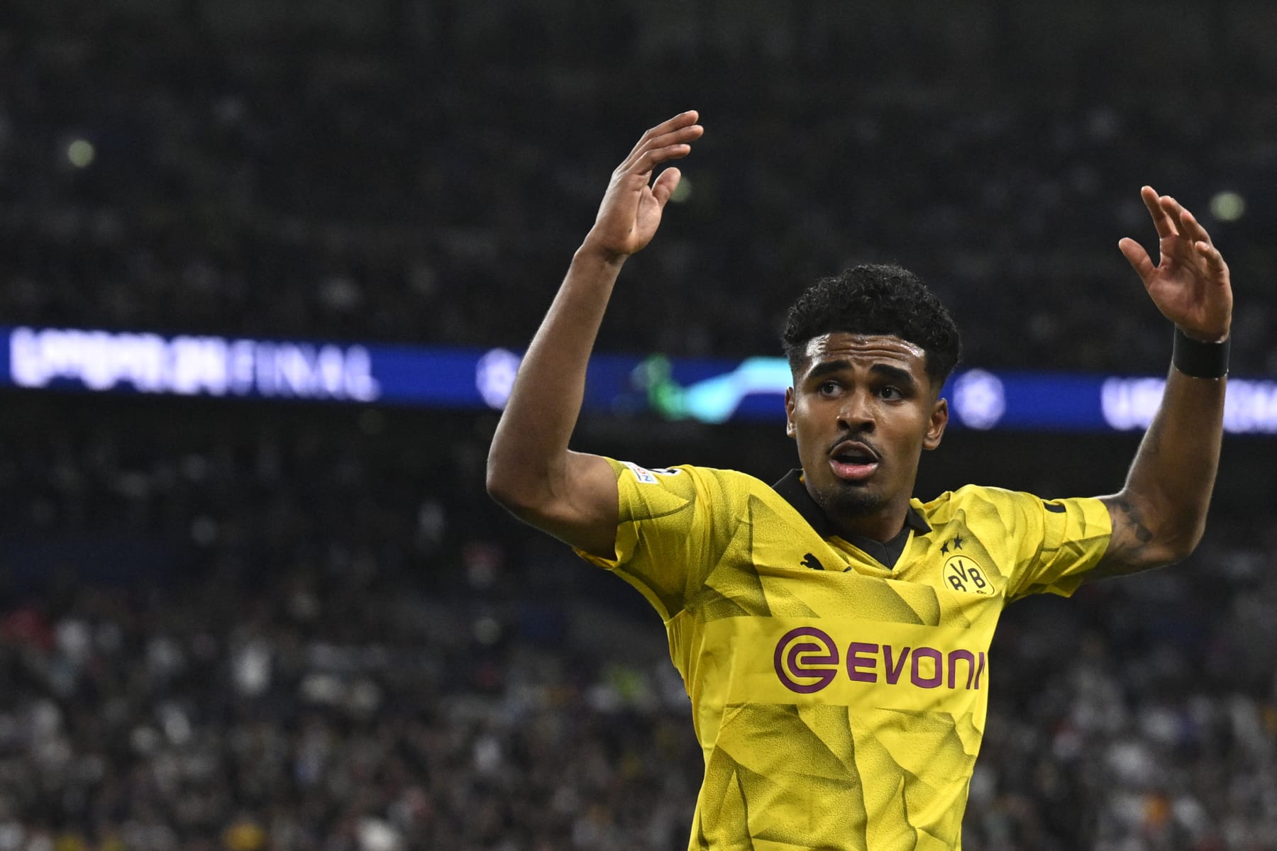 Dortmund's Dutch defender #22 Ian Maatsen gestures during the UEFA Champions League final football match between Borussia Dortmund and Real Madrid, at Wembley stadium, in London, on June 1, 2024. (Photo by INA FASSBENDER / AFP) (Photo by INA FASSBENDER/AFP via Getty Images)