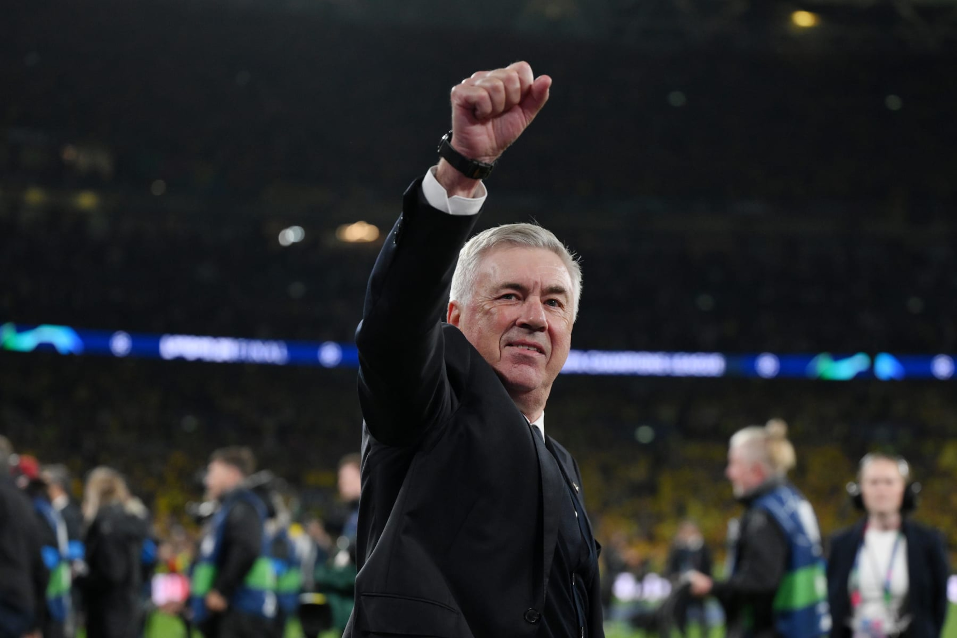 LONDON, ENGLAND - JUNE 01: Carlo Ancelotti, Head Coach of Real Madrid, celebrates victory as he acknowledges the fans after Real Madrid defeat Borussia Dortmund during the UEFA Champions League 2023/24 Final match between Borussia Dortmund and Real Madrid CF at Wembley Stadium on June 01, 2024 in London, England. (Photo by David Ramos/Getty Images) LONDON, ENGLAND - JUNE 01: Carlo Ancelotti, Head Coach of Real Madrid, celebrates victory as he acknowledges the fans after Real Madrid defeat Borussia Dortmund during the UEFA Champions League 2023/24 Final match between Borussia Dortmund and Real Madrid CF at Wembley Stadium on June 01, 2024 in London, England. (Photo by David Ramos/Getty Images)