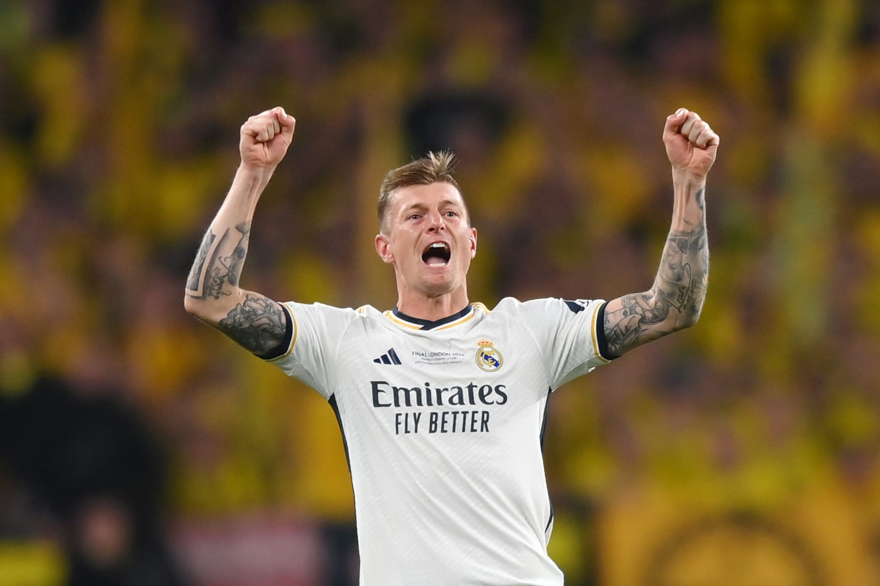 LONDON, ENGLAND - JUNE 01: Toni Kroos of Real Madrid acknowledges the fans whilst been substituted during the UEFA Champions League 2023/24 Final match between Borussia Dortmund and Real Madrid CF at Wembley Stadium on June 01, 2024 in London, England. (Photo by Justin Setterfield/Getty Images)