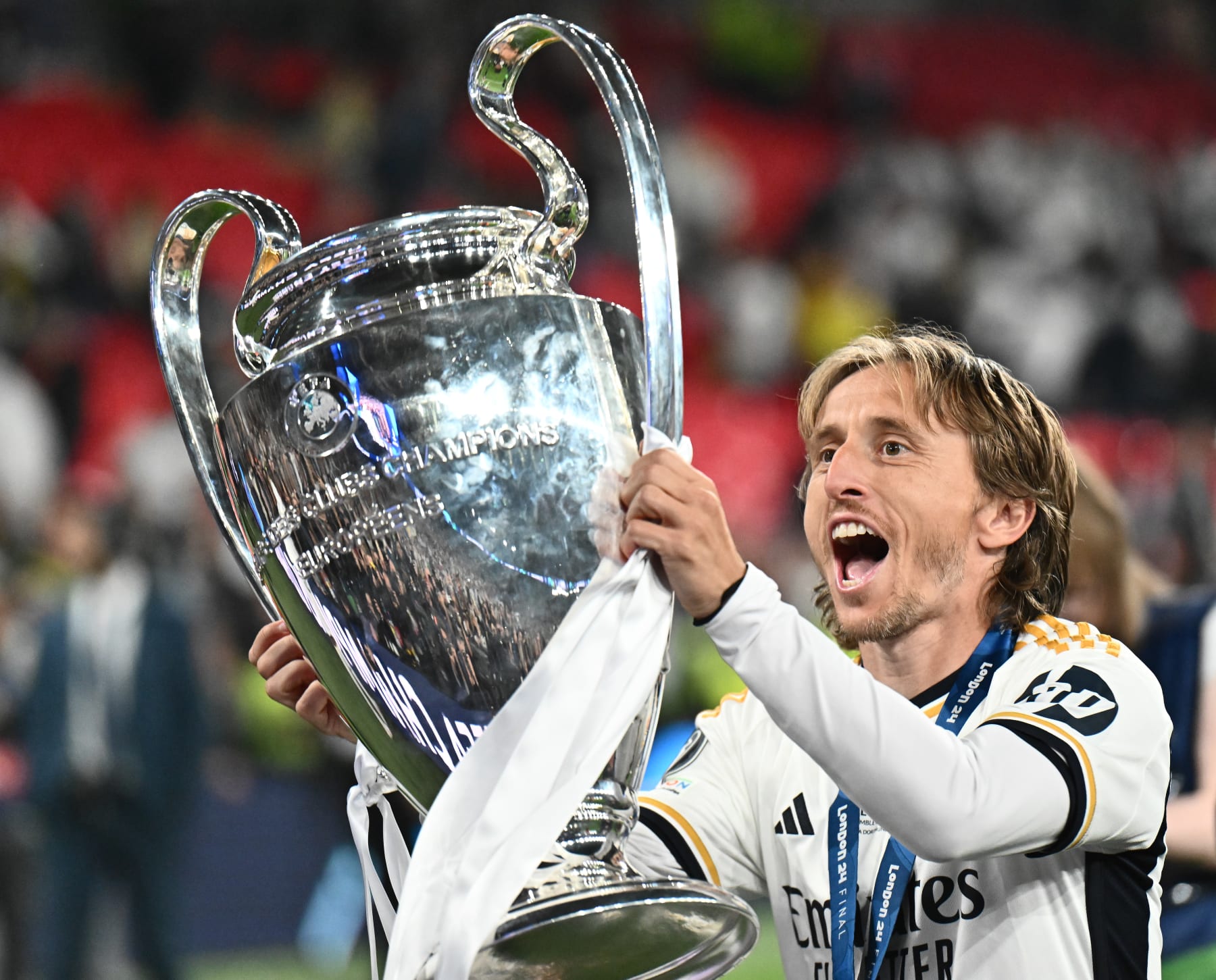 LONDON, ENGLAND - JUNE 1: Luka Modric of Real Madrid celebrates with UEFA Champions League trophy after winning the UEFA Champions League 2023/24 final match between Borussia Dortmund v Real Madrid CF at Wembley Stadium on June 1, 2024 in London, England.(Photo by Sebastian Frej/MB Media/Getty Images)