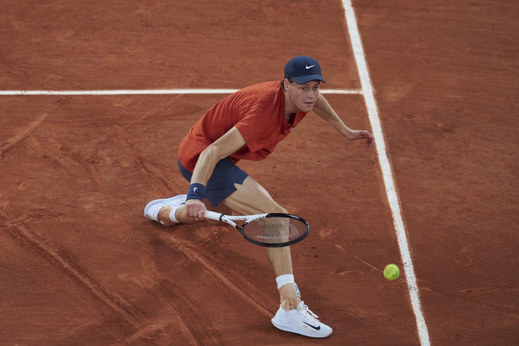PARIS, FRANCE - JUNE 02: Jannik Sinner of Italy plays a backhand against Corentin Moutet of France in the Men's Singles fourth round match on Day Eight of the 2024 French Open at Roland Garros on June 02, 2024 in Paris, France. (Photo by Mateo Villalba/Getty Images)