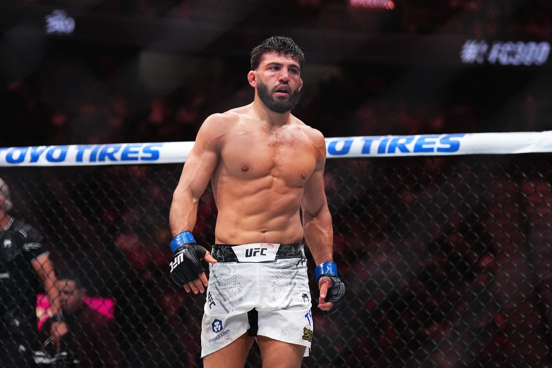 Arman Tsarukyan prepares to fight Charles Oliveira