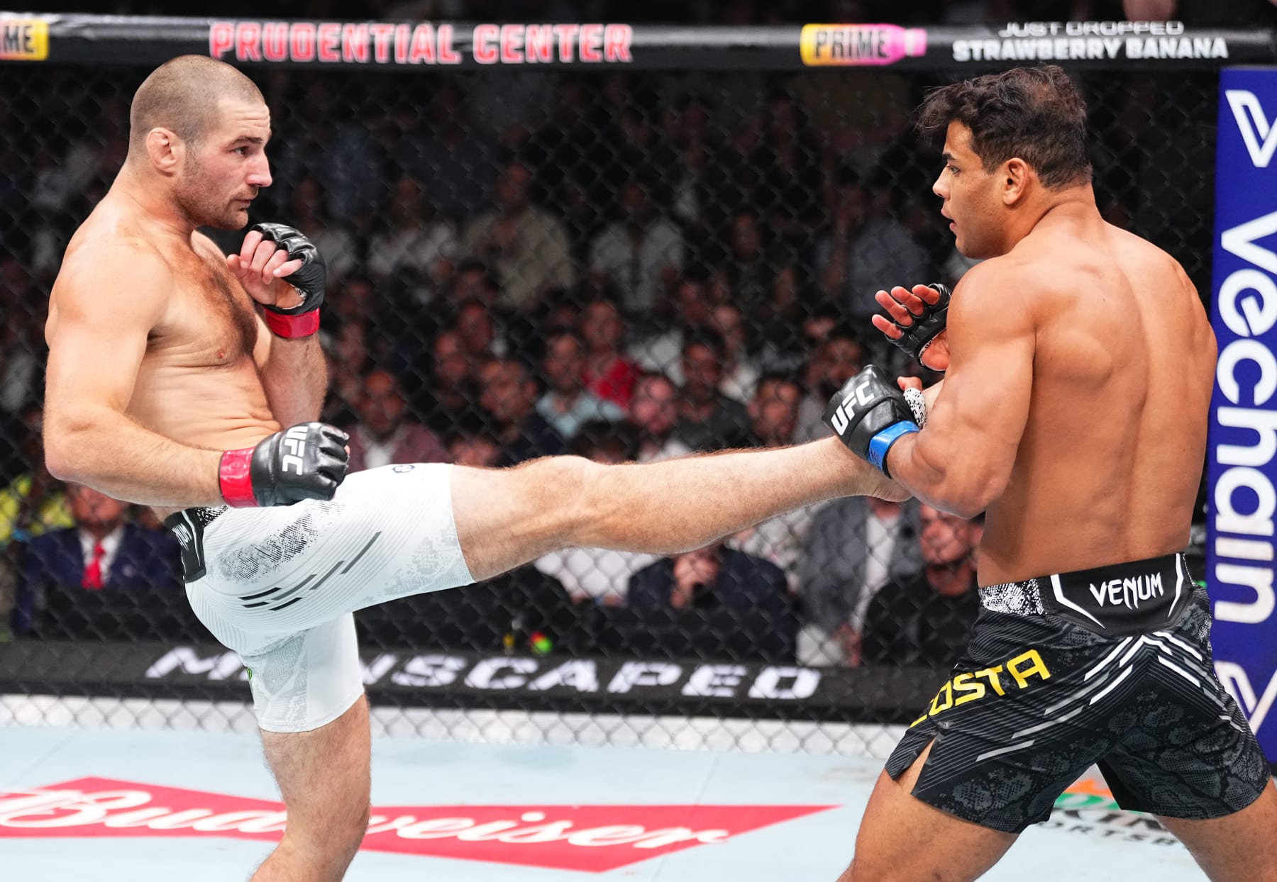 Sean Strickland kicks Paulo Costa