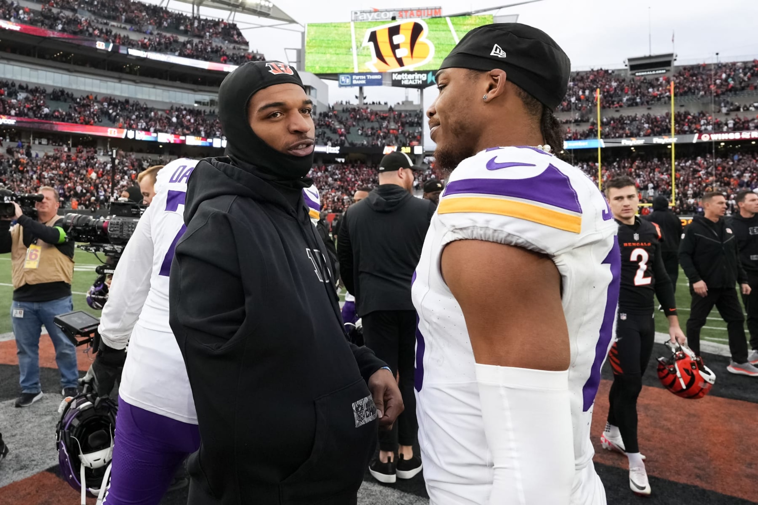 CINCINNATI, OHIO - DECEMBER 16: Ja'Marr Chase #1 of the Cincinnati Bengals and Justin Jefferson #18 of the Minnesota Vikings meet after the Bengals beat the Vikings 27-24 in overtime at Paycor Stadium on December 16, 2023 in Cincinnati, Ohio. (Photo by Dylan Buell/Getty Images)