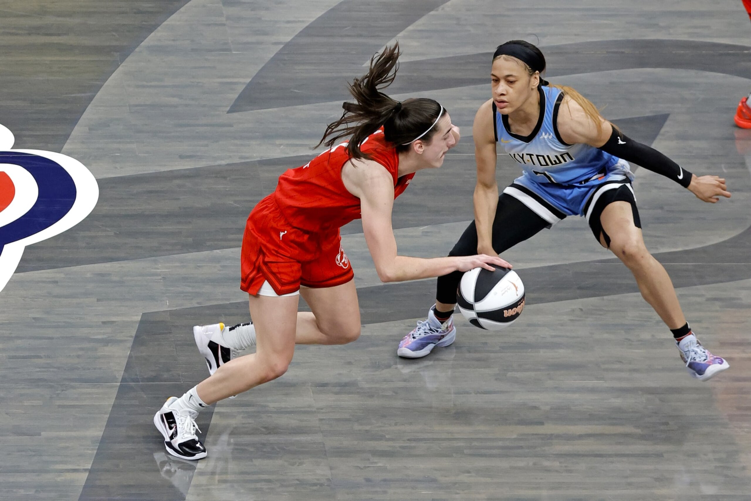 INDIANAPOLIS, IN - JUNE 01: Indiana Fever guard Caitlin Clark (22) drives to the basket against Chicago Sky guard Chennedy Carter (7) on June 1, 2024, at Gainbridge Fieldhouse in Indianapolis, Indiana. (Photo by Brian Spurlock/Icon Sportswire via Getty Images)