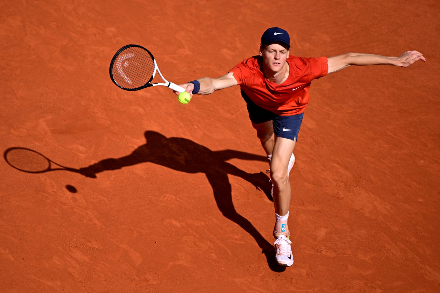PARIS, FRANCE - JUNE 04: Jannik Sinner of Italy plays a forehand against Grigor Dimitrov of Bulgaria in the Men's Singles Quarter Final match during Day Ten of the 2024 French Open at Roland Garros on June 04, 2024 in Paris, France. (Photo by Lionel Hahn/Getty Images)