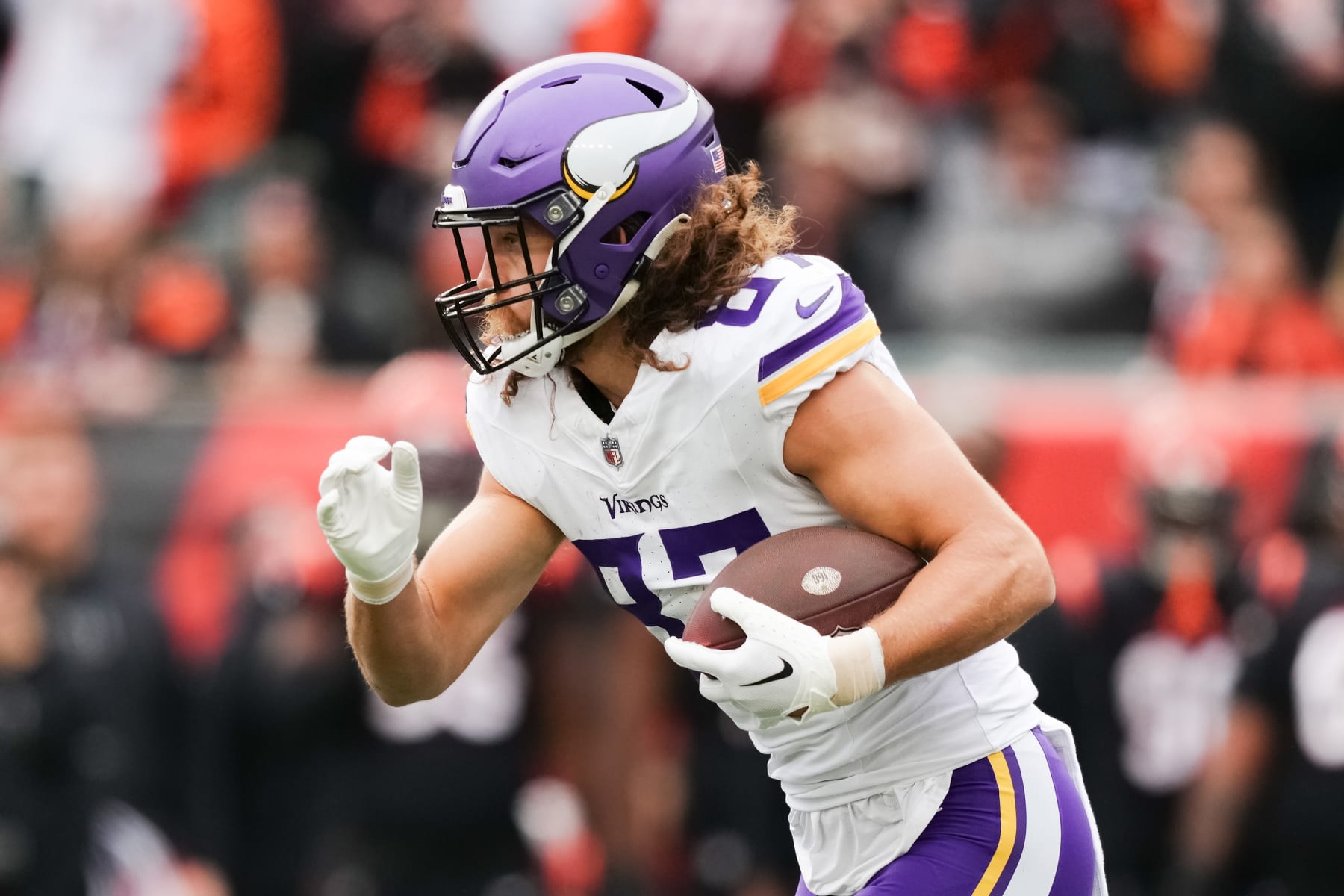 CINCINNATI, OHIO - DECEMBER 16: T.J. Hockenson #87 of the Minnesota Vikings runs with the ball in the second quarter against the Cincinnati Bengals at Paycor Stadium on December 16, 2023 in Cincinnati, Ohio. (Photo by Dylan Buell/Getty Images)