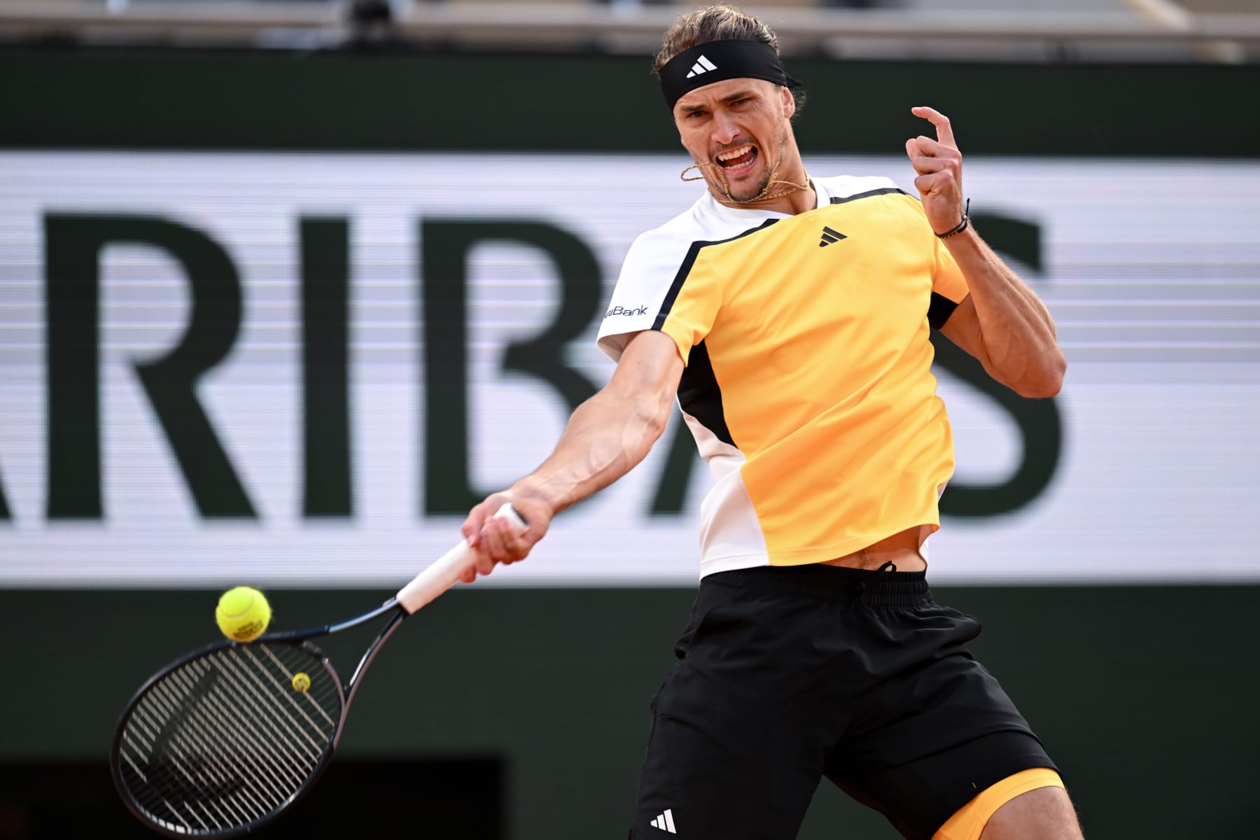 PARIS, FRANCE - JUNE 05: Alexander Zverev of Germany plays a forehand Alex De Minaur of Australia during the Men's Singles Quarter Final match on Day 11 at Roland Garros on June 05, 2024 in Paris, France. (Photo by Franco Arland/Getty Images)