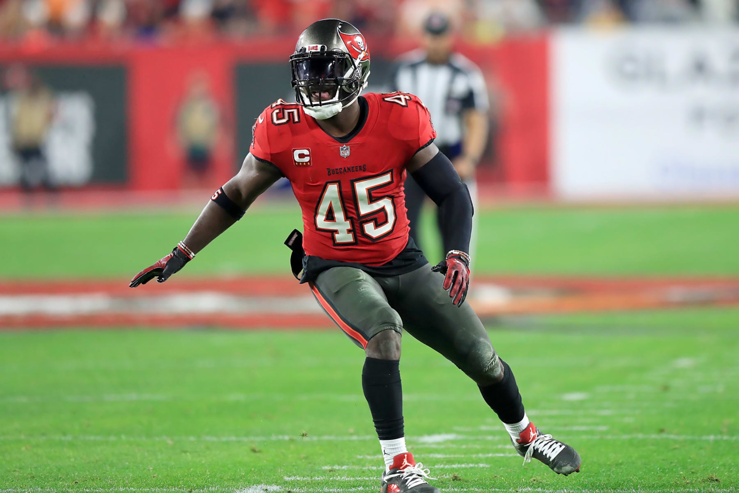 TAMPA, FL - JANUARY 15: Tampa Bay Buccaneers Linebacker Devin White (45) drops back into coverage during the NFC Wild Card game between the Philadelphia Eagles and the Tampa Bay Buccaneers on January 15, 2024 at Raymond James Stadium in Tampa, Florida. (Photo by Cliff Welch/Icon Sportswire via Getty Images)