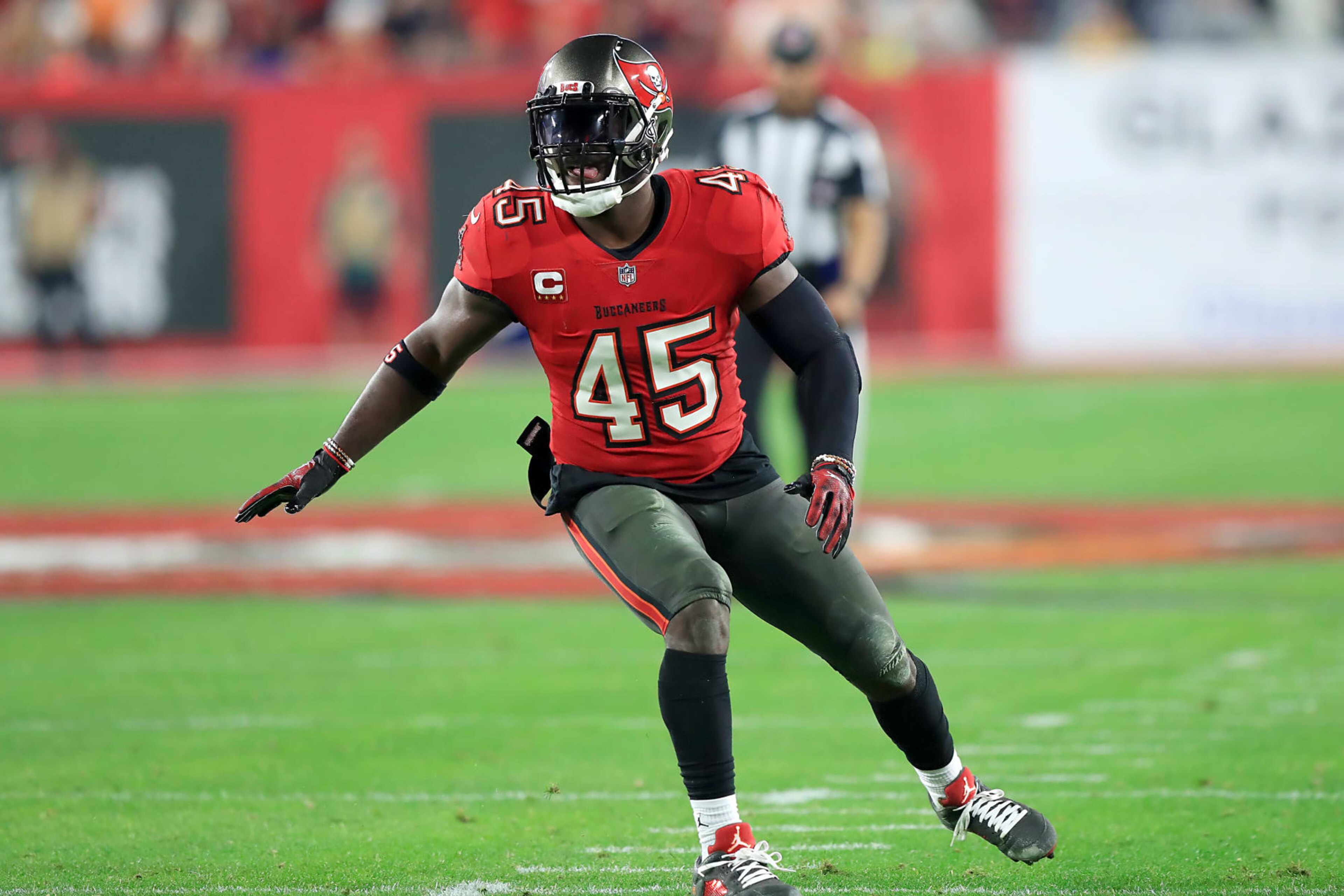 TAMPA, FL - JANUARY 15: Tampa Bay Buccaneers Linebacker Devin White (45) drops back into coverage during the NFC Wild Card game between the Philadelphia Eagles and the Tampa Bay Buccaneers on January 15, 2024 at Raymond James Stadium in Tampa, Florida. (Photo by Cliff Welch/Icon Sportswire via Getty Images) TAMPA, FL - JANUARY 15: Tampa Bay Buccaneers Linebacker Devin White (45) drops back into coverage during the NFC Wild Card game between the Philadelphia Eagles and the Tampa Bay Buccaneers on January 15, 2024 at Raymond James Stadium in Tampa, Florida. (Photo by Cliff Welch/Icon Sportswire via Getty Images)