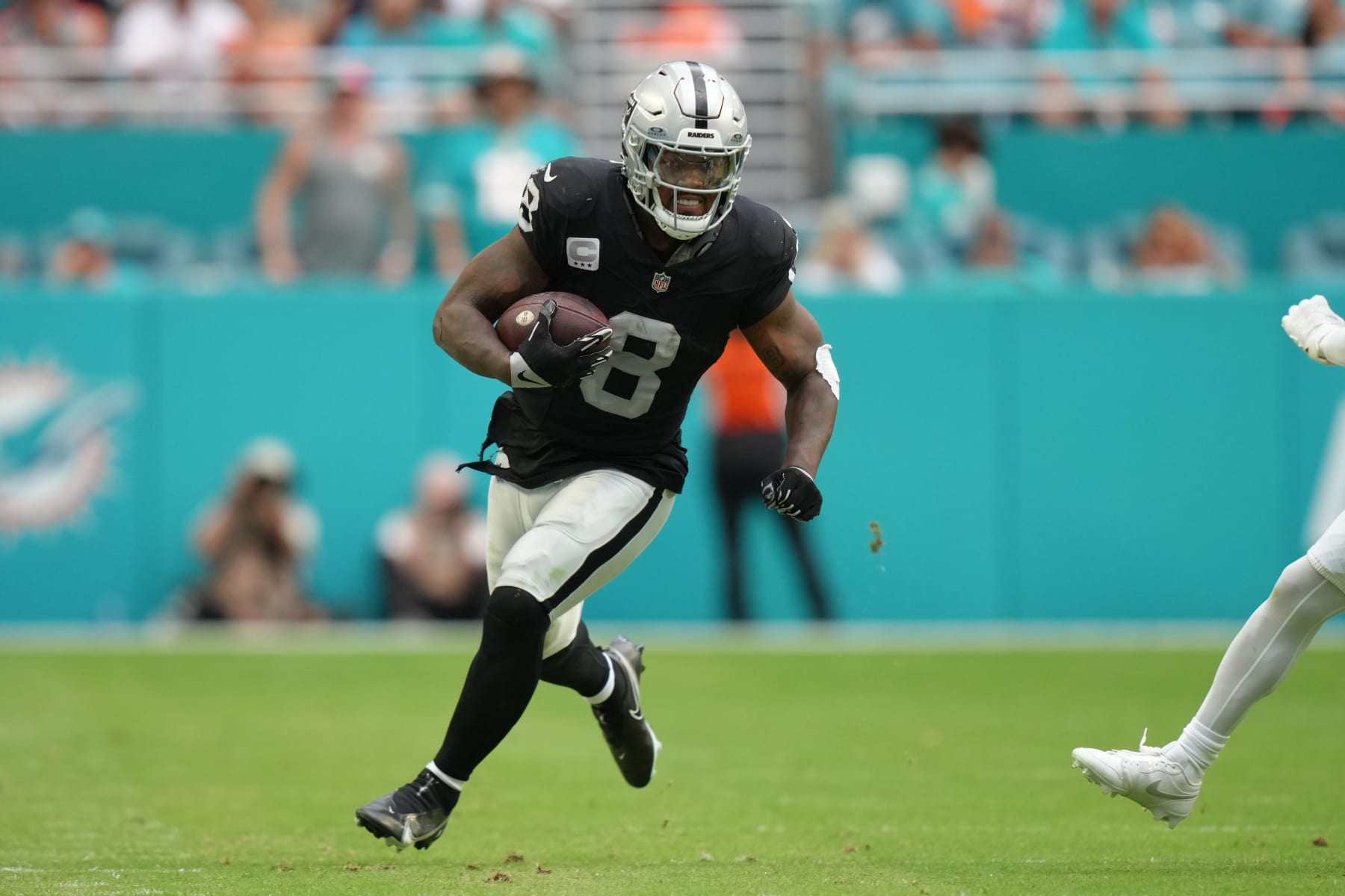 MIAMI GARDENS, FL - NOVEMBER 19: Las Vegas Raiders running back Josh Jacobs (8) runs after a catch in the second half during the game between the Las Vegas Raiders and the Miami Dolphins on Sunday, November 19, 2023 at Hard Rock Stadium, Miami, Fla. (Photo by Peter Joneleit/Icon Sportswire via Getty Images)