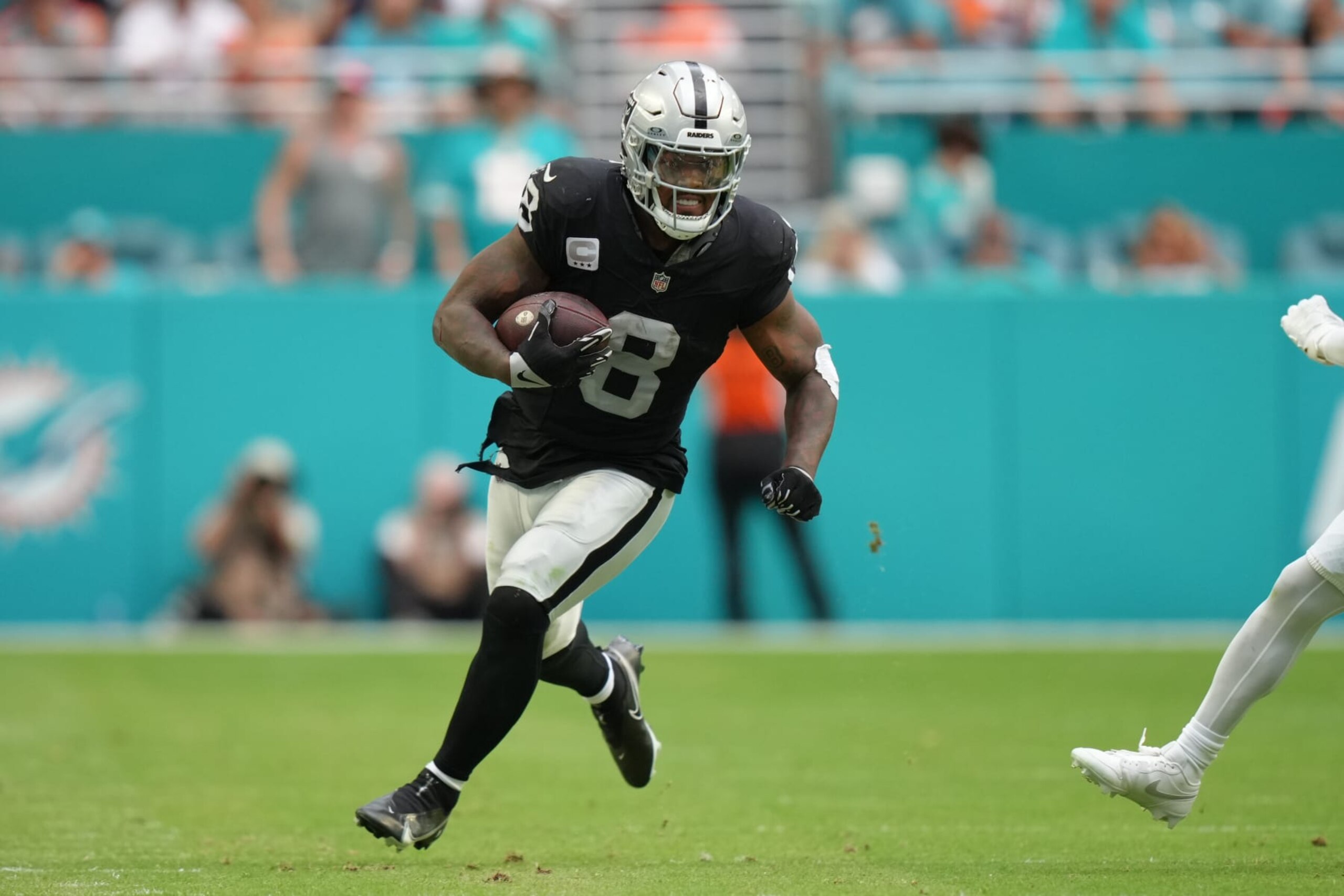 MIAMI GARDENS, FL - NOVEMBER 19: Las Vegas Raiders running back Josh Jacobs (8) runs after a catch in the second half during the game between the Las Vegas Raiders and the Miami Dolphins on Sunday, November 19, 2023 at Hard Rock Stadium, Miami, Fla. (Photo by Peter Joneleit/Icon Sportswire via Getty Images)