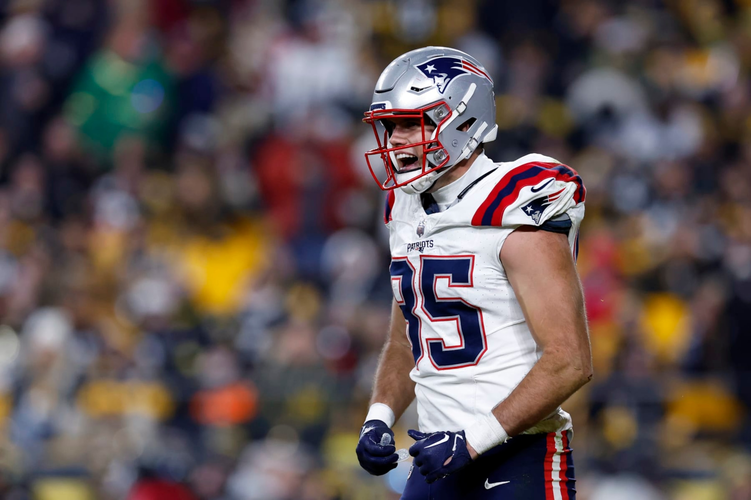 Pittsburgh, PA - December 7: New England Patriots TE Hunter Henry celebrates a touchdown. The Patriots beat the Pittsburgh Steelers, 21-18. (Photo by Danielle Parhizkaran/The Boston Globe via Getty Images)