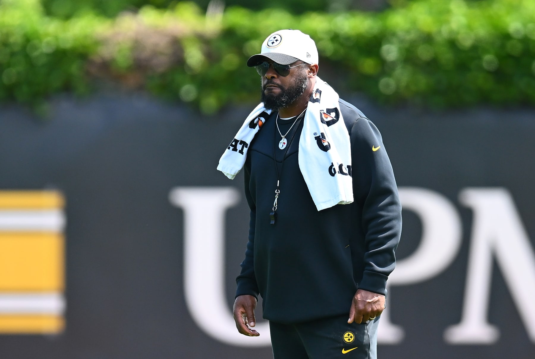 PITTSBURGH, PENNSYLVANIA - JUNE 6:  Head coach Mike Tomlin of the Pittsburgh Steelers looks on during the Pittsburgh Steelers OTA offseason workout at UPMC Rooney Sports Complex on June 6 2024 in Pittsburgh, Pennsylvania. (Photo by Joe Sargent/Getty Images)