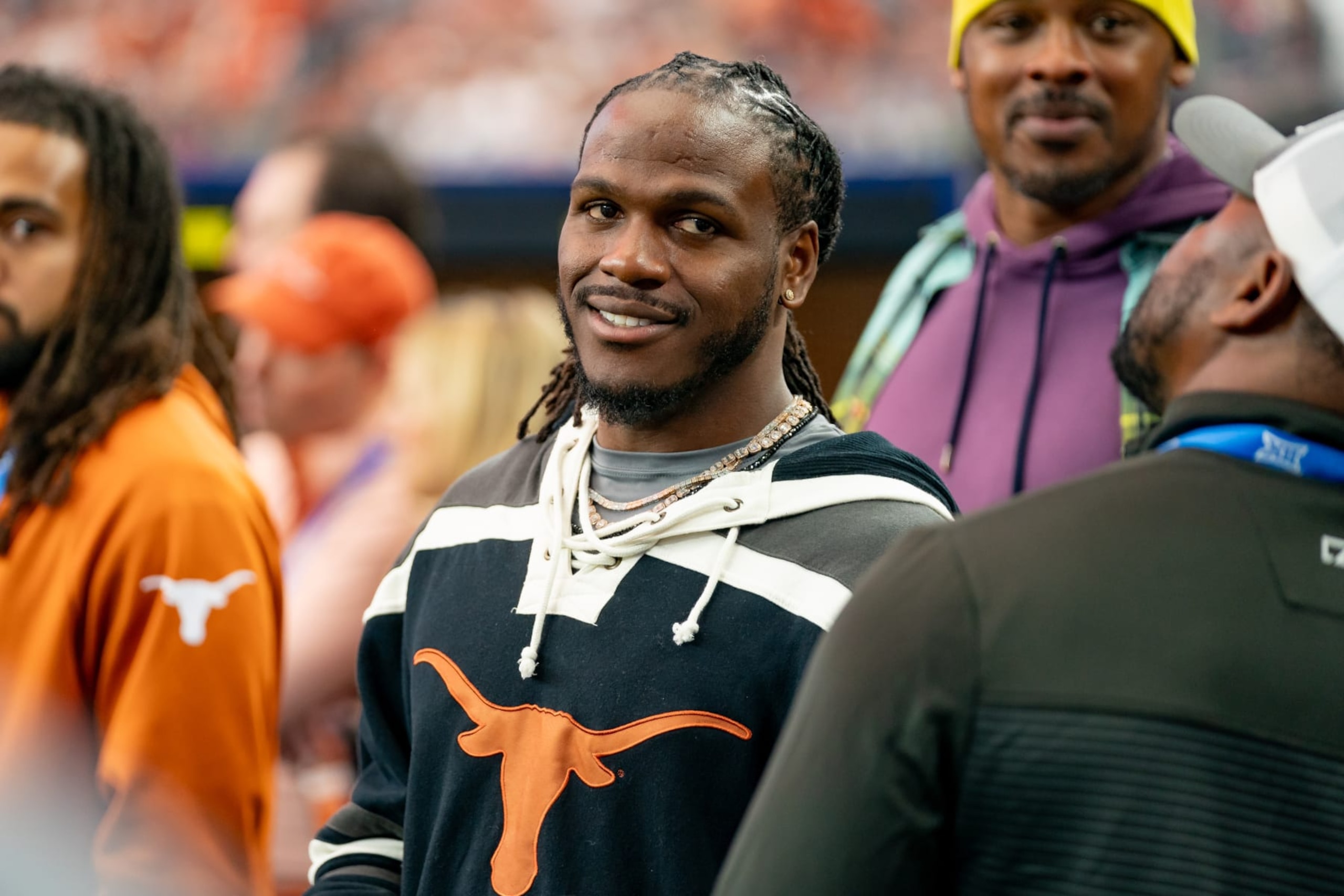 ARLINGTON, TX - DECEMBER 02: Former Texas Longhorns running back Jamaal Charles smiles during the Big 12 Championship game between the Texas Longhorns and the Oklahoma State Cowboys on December 02, 2023 at AT&T Stadium in Arlington, TX. (Photo by Chris Leduc/Icon Sportswire via Getty Images) ARLINGTON, TX - DECEMBER 02: Former Texas Longhorns running back Jamaal Charles smiles during the Big 12 Championship game between the Texas Longhorns and the Oklahoma State Cowboys on December 02, 2023 at AT&T Stadium in Arlington, TX. (Photo by Chris Leduc/Icon Sportswire via Getty Images)