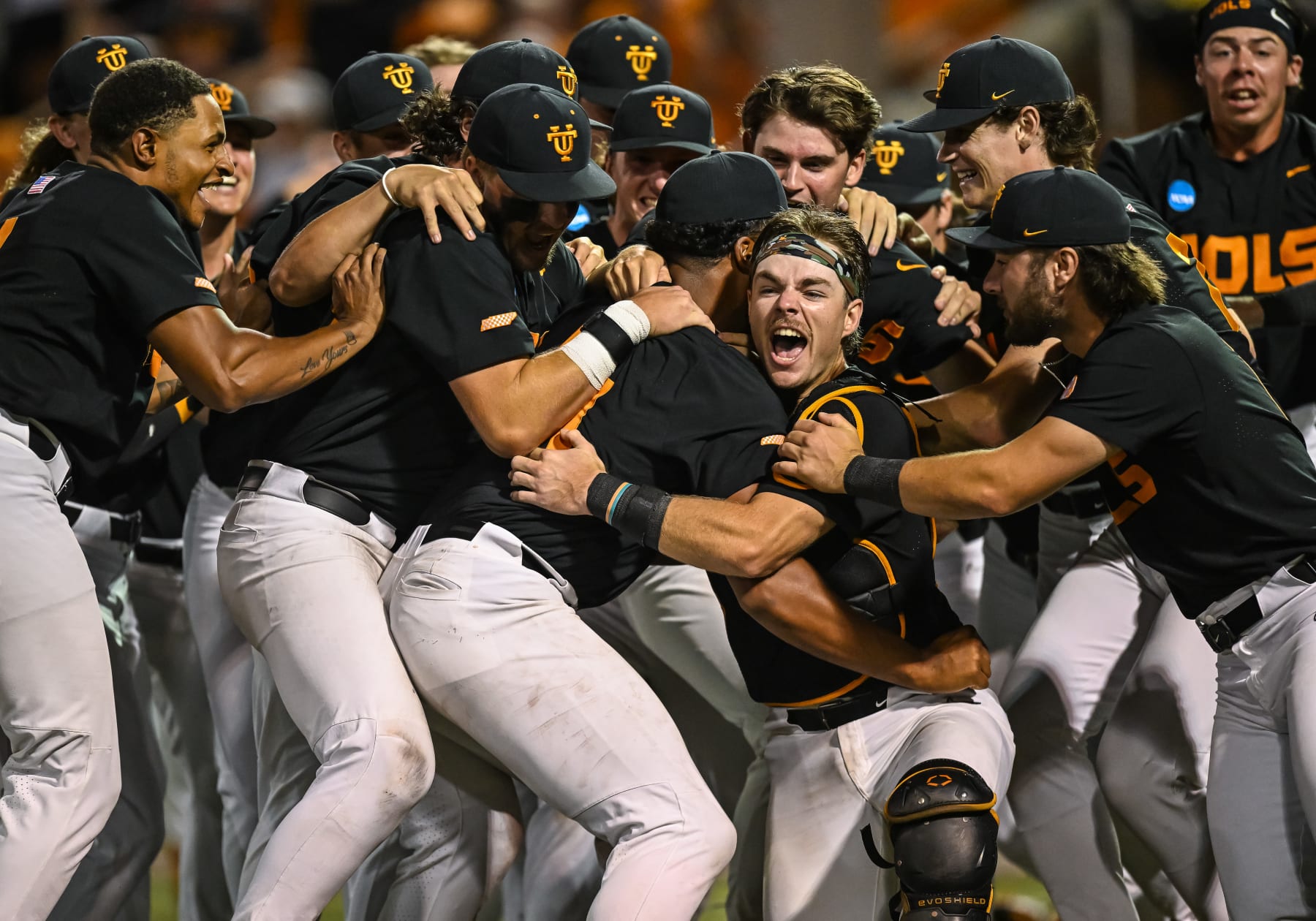 KNOXVILLE, TN - JUNE 09: Tennessee Volunteers celebrate winning the NCAA Men's Baseball Super Regional game between the Tennessee Volunteers and the Evansville Aces on June 9, 2024, at Lindsey Nelson Stadium in Knoxville, TN. (Photo by Bryan Lynn/Icon Sportswire via Getty Images)