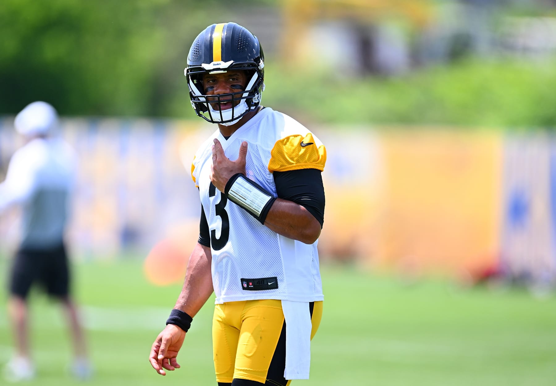 PITTSBURGH, PENNSYLVANIA - JUNE 4: Russell Wilson #3 of the Pittsburgh Steelers looks on during the Pittsburgh Steelers OTA offseason workout at UPMC Rooney Sports Complex on June 4, 2024 in Pittsburgh, Pennsylvania. (Photo by Joe Sargent/Getty Images)