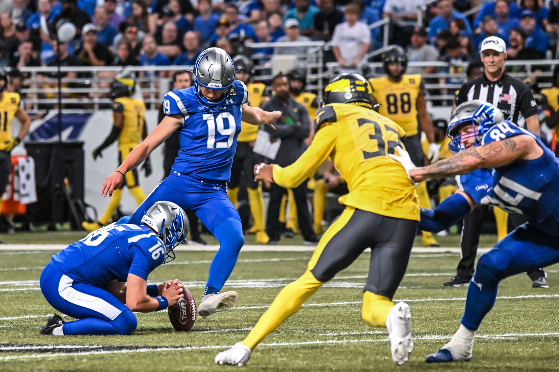 ST. LOUIS, MO - JUN 01: St. Louis Battlehawks kicker Andre Szmyt (19) kicks a field goal out of the hold by St. Louis Battlehawks punter Sterling Hofrichter (16) during a game between the San Antonio Brahmas and the St. Louis Battlehawks on Saturday June 01, 2024, at The Dome at America's Center in St. Louis MO (Photo by Rick Ulreich/Icon Sportswire via Getty Images)