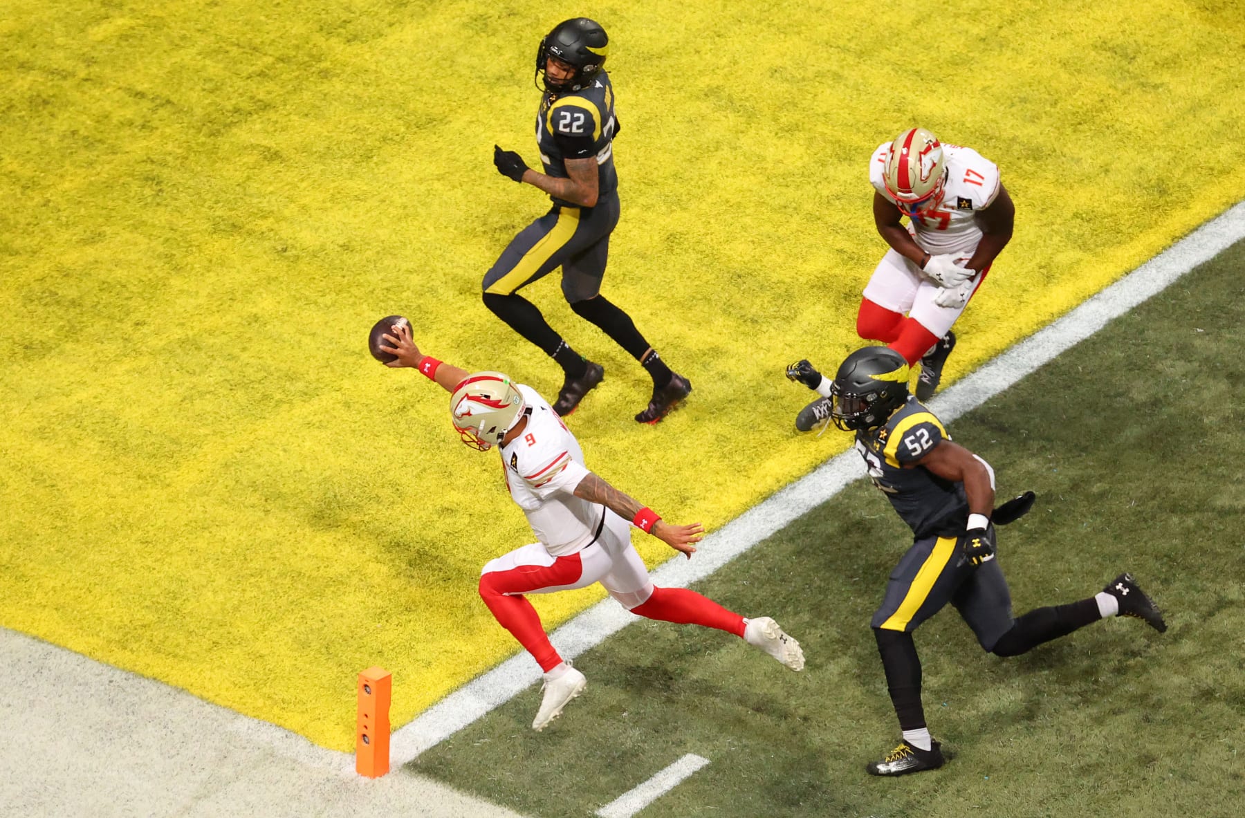ST LOUIS, MISSOURI - JUNE 16: Adrian Martinez #9 of the Birmingham Stallions scores a touchdown against Joel Iyiegbuniwe #52 of the San Antonio Brahmas during the third quarter of the UFL Championship Game at The Dome at America’s Center on June 16, 2024 in St Louis, Missouri. (Photo by Dilip Vishwanat/UFL/Getty Images)