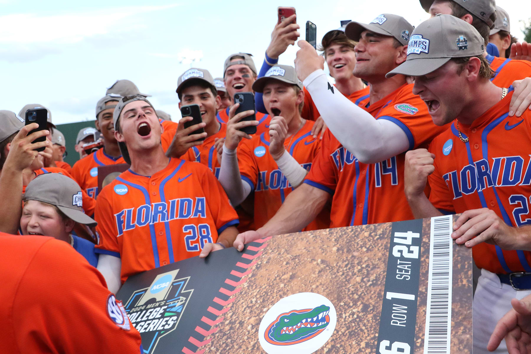 CLEMSON, SC - JUNE 09: THe Florida Gators punch their ticket to the College World Series during the College D1 Baseball Super Regional game between the Florida Gators and the Clemson Tigers on June 9, 2024 at Doug Kingsmore Stadium in Clemson, S.C.  (Photo by John Byrum/Icon Sportswire via Getty Images)