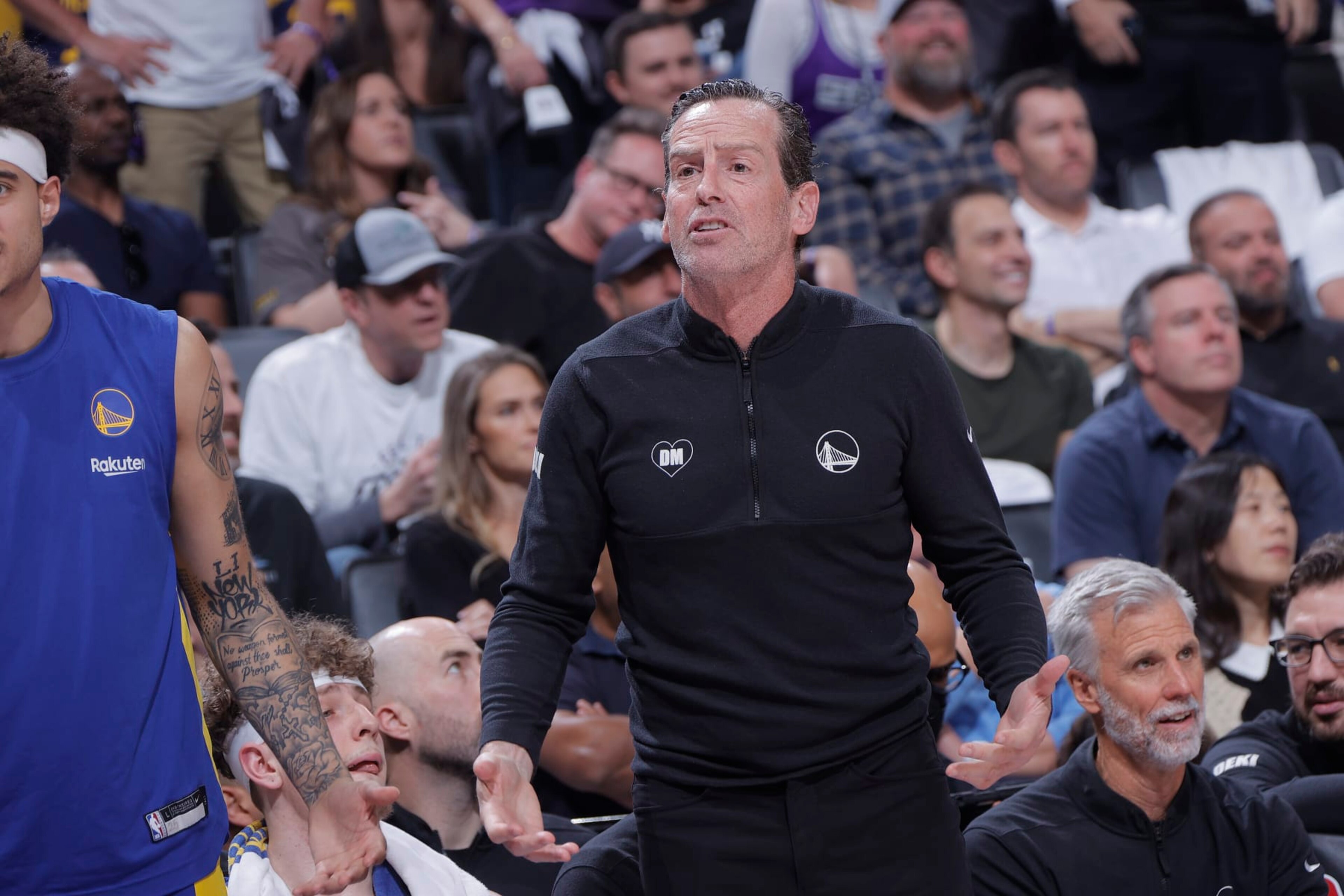 SACRAMENTO, CA - APRIL 16: Assistant Coach Kenny Atkinson of the Golden State Warriors coaches during the game against the Sacramento Kings during the 2024 Play-In Tournament on April 16, 2024 at Golden 1 Center in Sacramento, California. NOTE TO USER: User expressly acknowledges and agrees that, by downloading and or using this photograph, User is consenting to the terms and conditions of the Getty Images Agreement. Mandatory Copyright Notice: Copyright 2024 NBAE (Photo by Rocky Widner/NBAE via Getty Images)