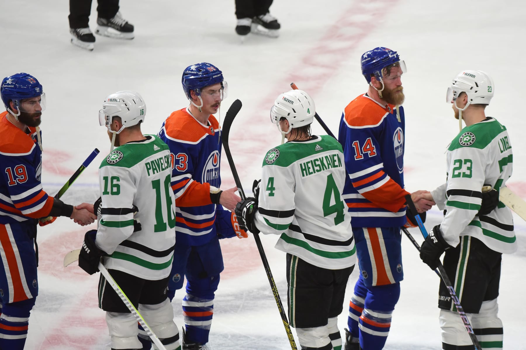 EDMONTON, CANADA JUNE 2: The Edmonton Oilers shake hands with the Dallas Stars after their win in Game Six of the Western Conference Final of the 2024 Stanley Cup Playoffs at Rogers Place on June 2, 2024, in Edmonton, Alberta, Canada. (Photo by Leila Devlin/Getty Images) *** Local Caption ***