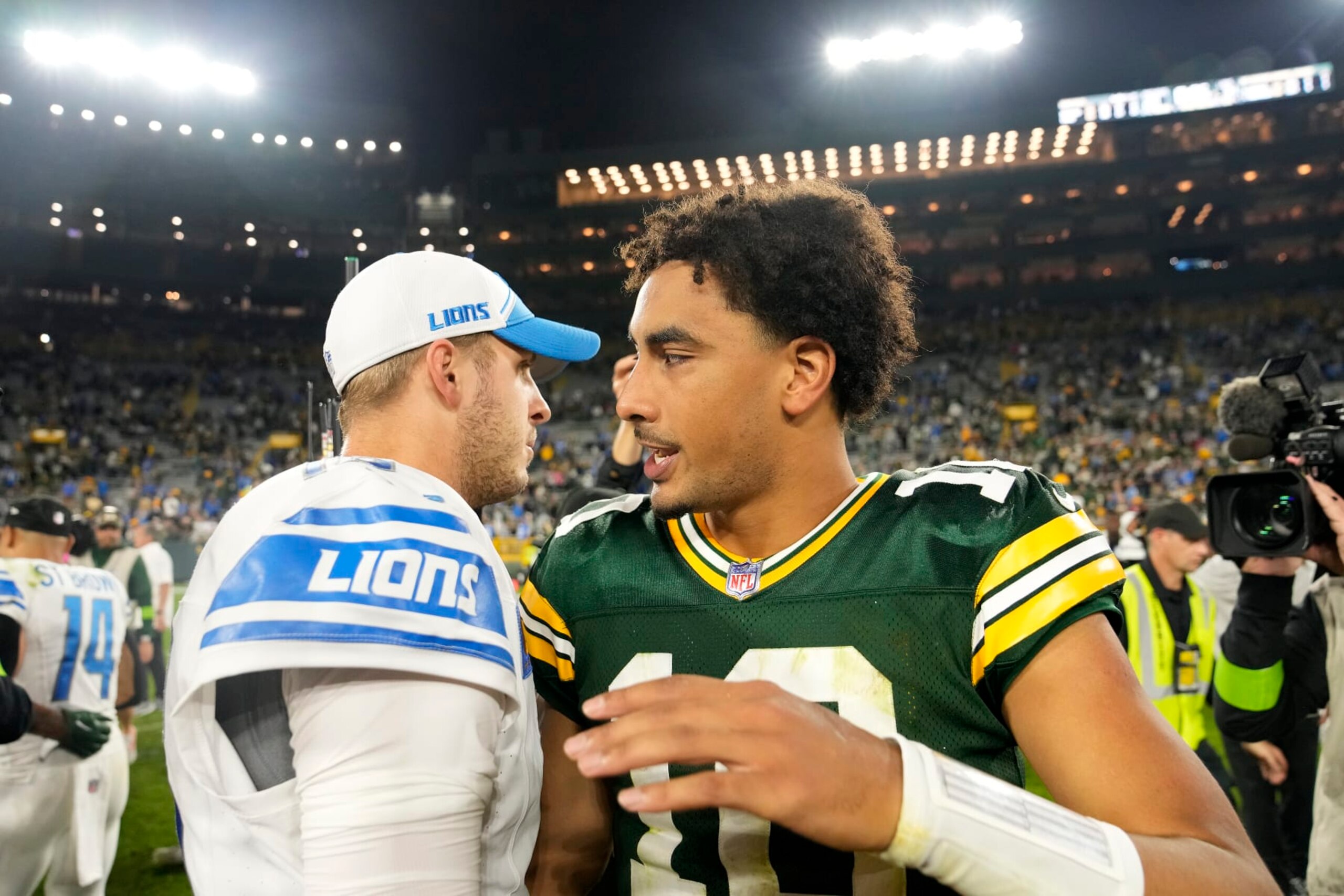 Lions QB Jared Goff (left) and Packers QB Jordan Love (right)
