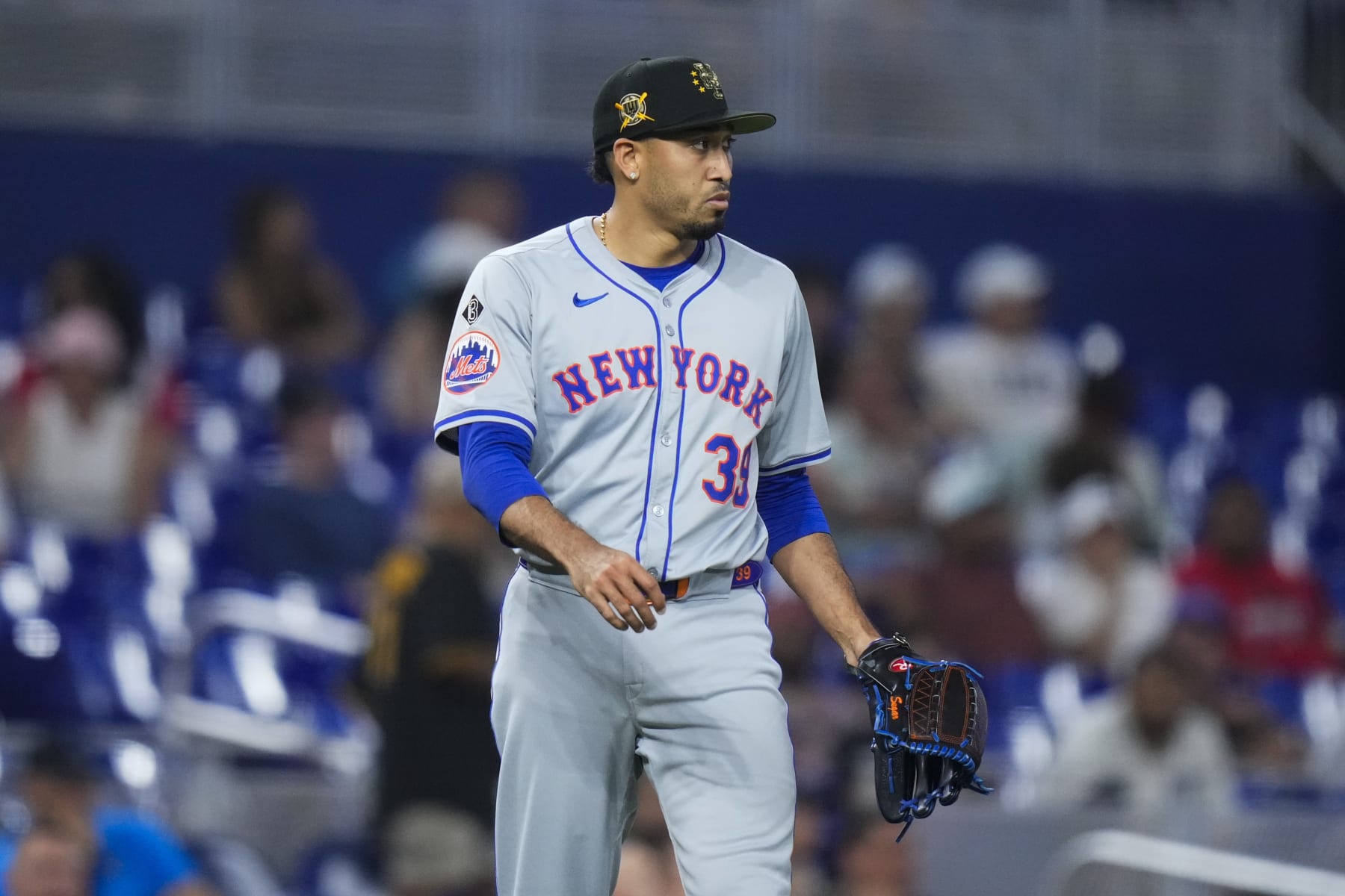 MIAMI, FLORIDA - MAY 18: Edwin Díaz #39 of the New York Mets looks on during a game against the Miami Marlins at loanDepot park on May 18, 2024 in Miami, Florida. (Photo by Rich Storry/Getty Images)