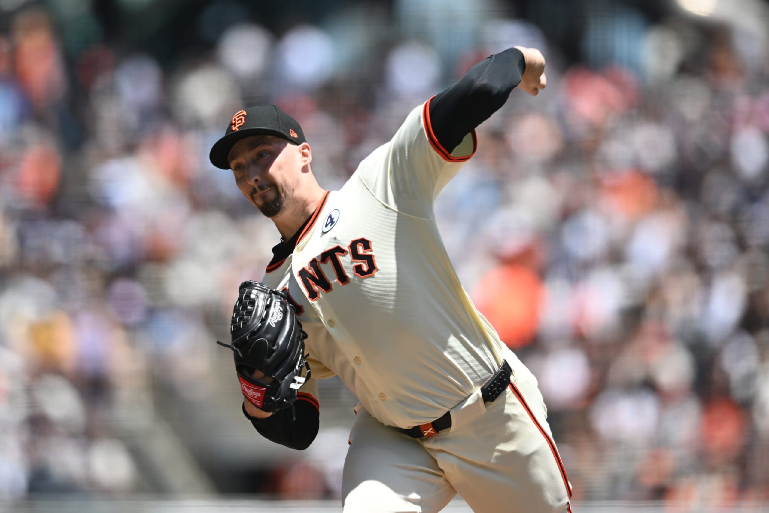 SAN FRANCISCO, CALIFORNIA - JUNE 2: Blake Snell #7 of the San Francisco Giants pitches in the first inning against the New York Yankees at Oracle Park on June 2, 2024 in San Francisco, California. (Photo by Brandon Vallance/Getty Images)
