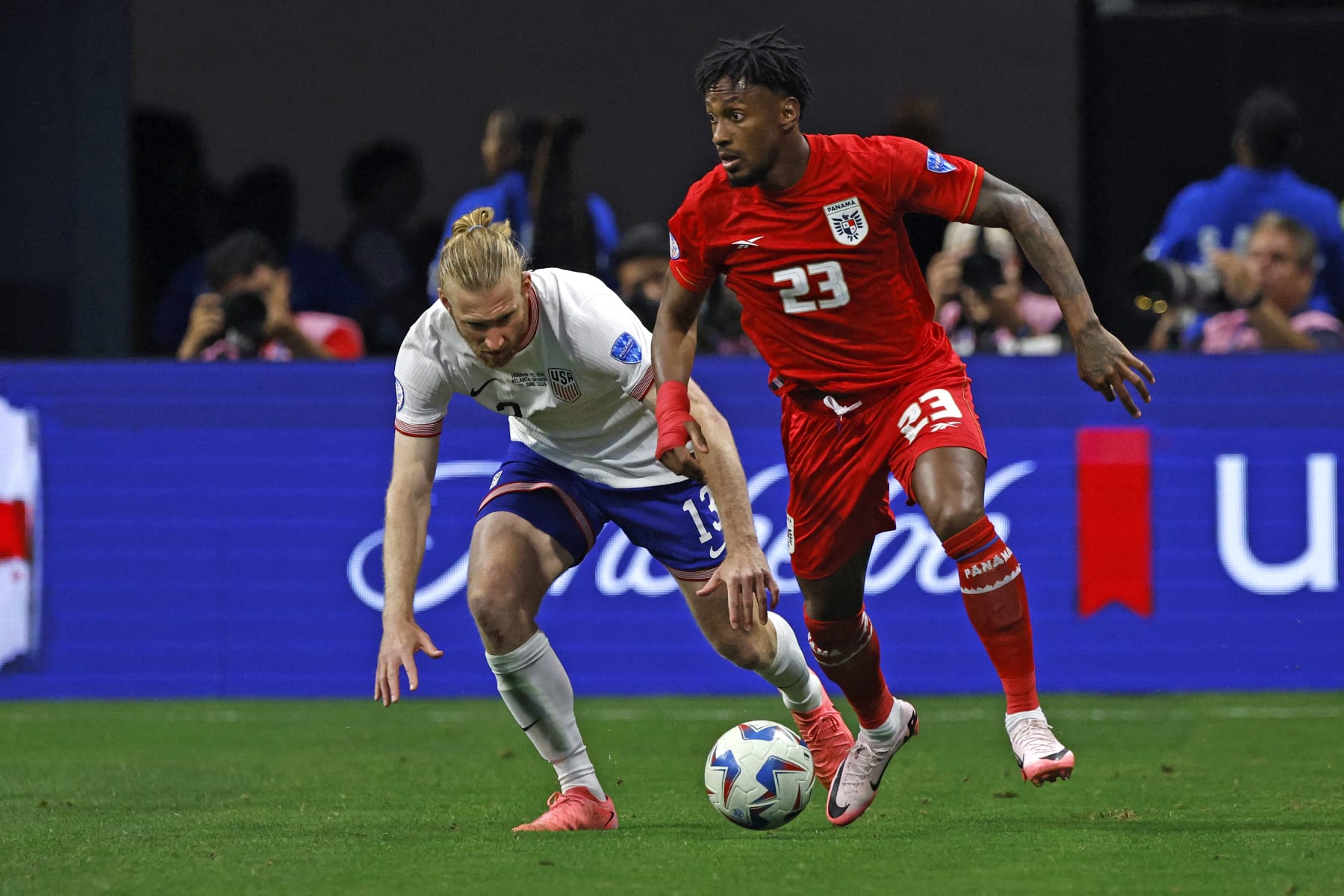USA's defender #13 Tim Ream fights for the ball with Panama's defender #23 Michael Murillo during the Conmebol 2024 Copa America tournament group C football match between Panama and USA at Mercedes Benz Stadium in Atlanta, Georgia, on June 27, 2024. (Photo by EDUARDO MUNOZ / AFP) (Photo by EDUARDO MUNOZ/AFP via Getty Images)