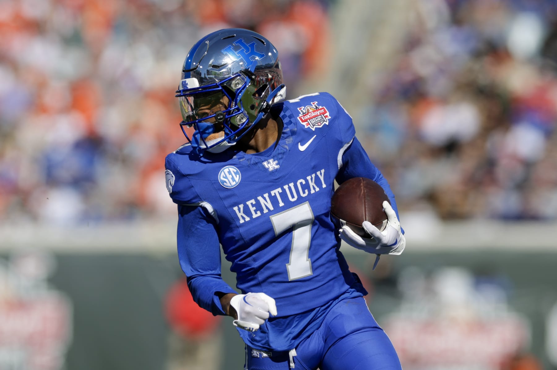 JACKSONVILLE, FL - DECEMBER 29: Kentucky Wildcats wide receiver Barion Brown (7) runs with the ball for a touchdown during the game between the Clemson Tigers and the Kentucky Wildcats on December 29, 2023 at EverBank Stadium in Jacksonville, Fl. (Photo by David Rosenblum/Icon Sportswire via Getty Images)