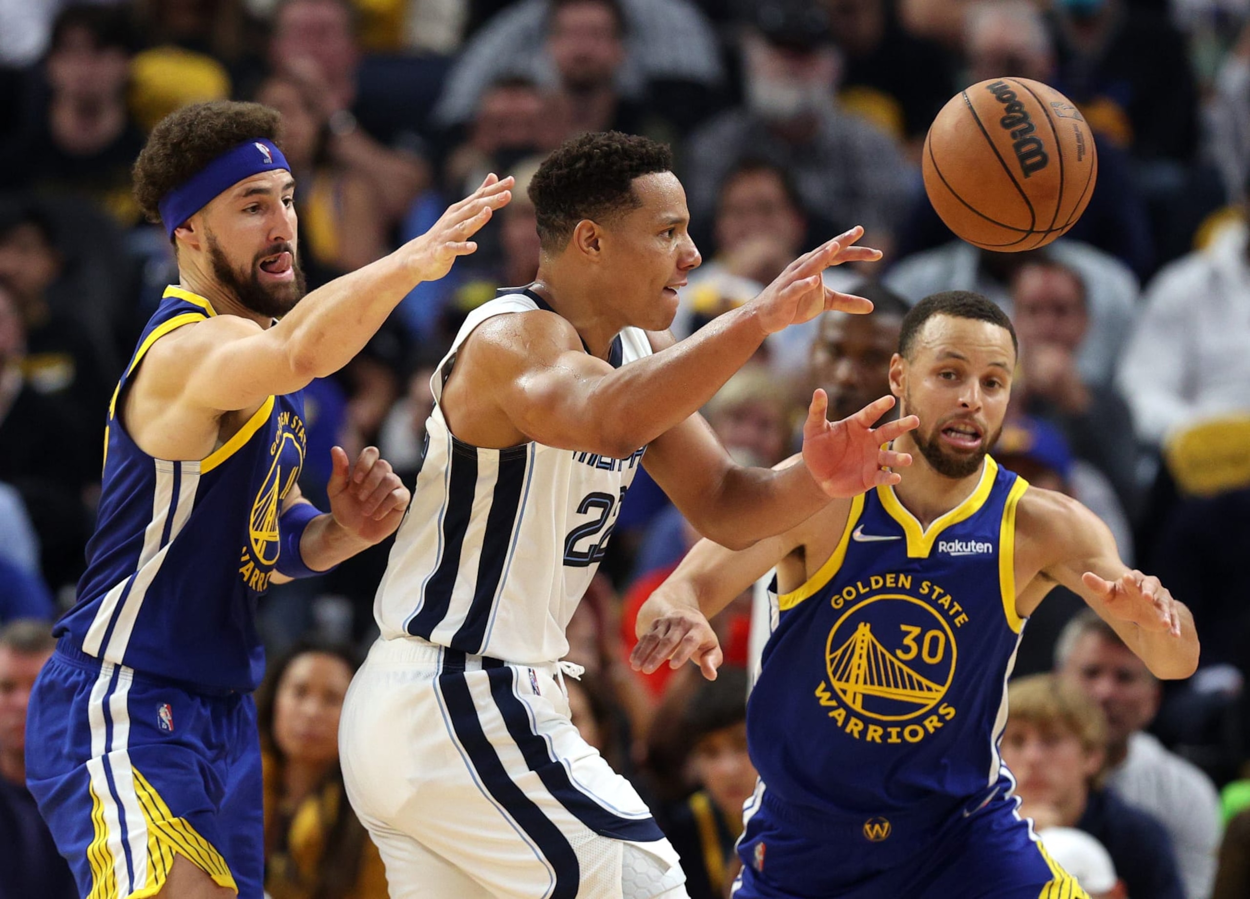SAN FRANCISCO, CALIFORNIA - MAY 13:  Desmond Bane #22 of the Memphis Grizzlies passes the ball against Klay Thompson #11 and Stephen Curry #30 of the Golden State Warriors in Game Six of the 2022 NBA Playoffs Western Conference Semifinals at Chase Center on May 13, 2022 in San Francisco, California. NOTE TO USER: User expressly acknowledges and agrees that, by downloading and/or using this photograph, User is consenting to the terms and conditions of the Getty Images License Agreement. (Photo by Ezra Shaw/Getty Images)